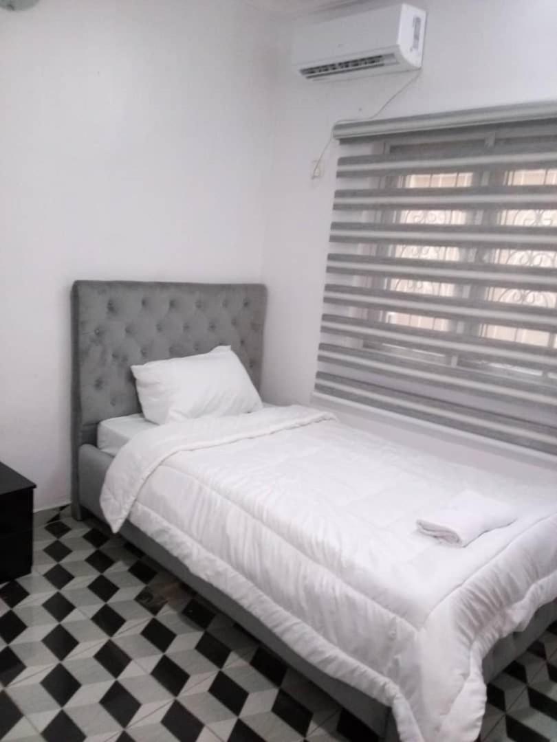 Apartments Complex with Parking Ibadan Oluyole Extension - Sharp Corner view 4