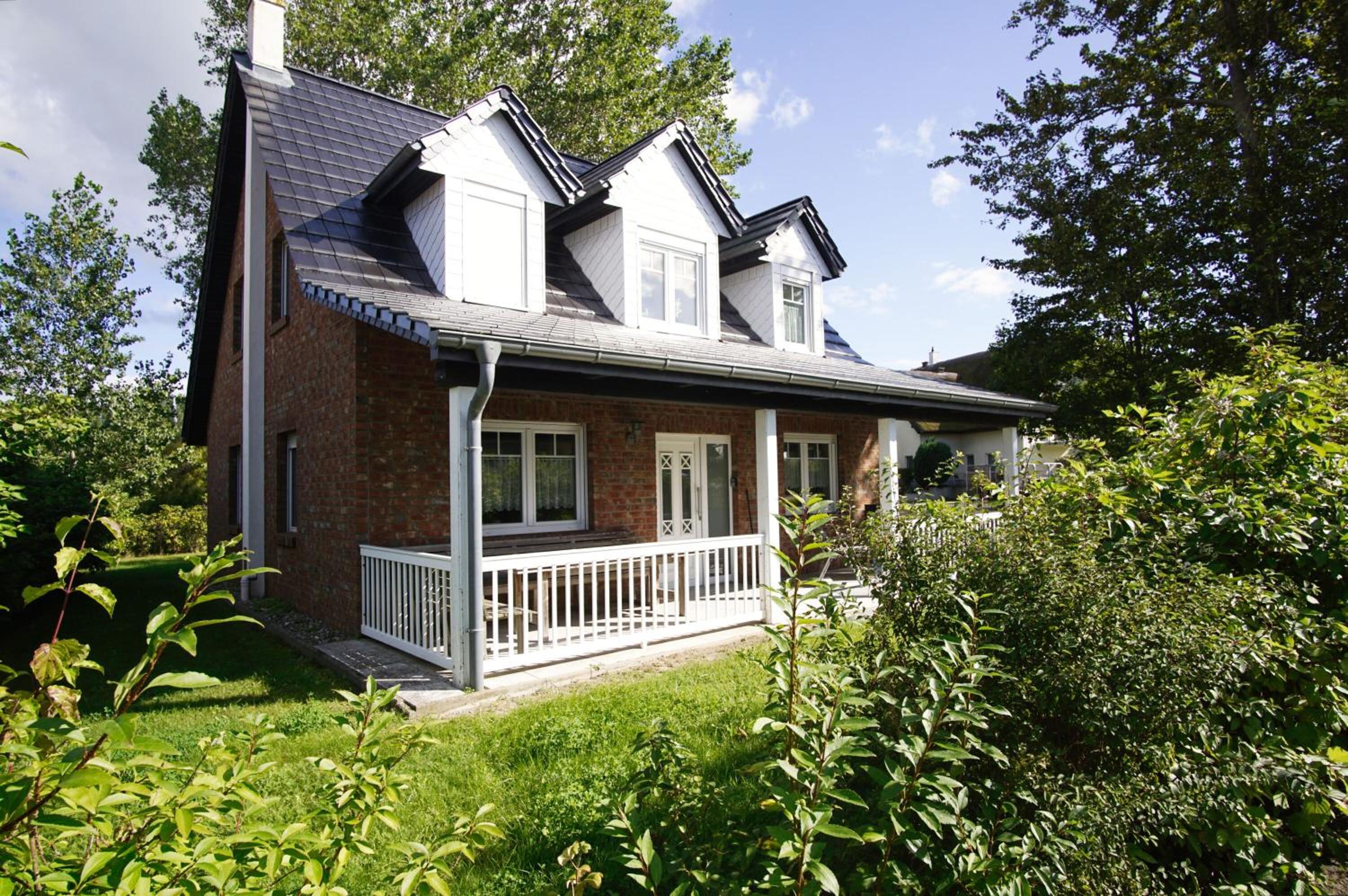 strandnahes Ferienhaus mit überdachter Terrasse und Kamin - Ferienhaus Lobbe