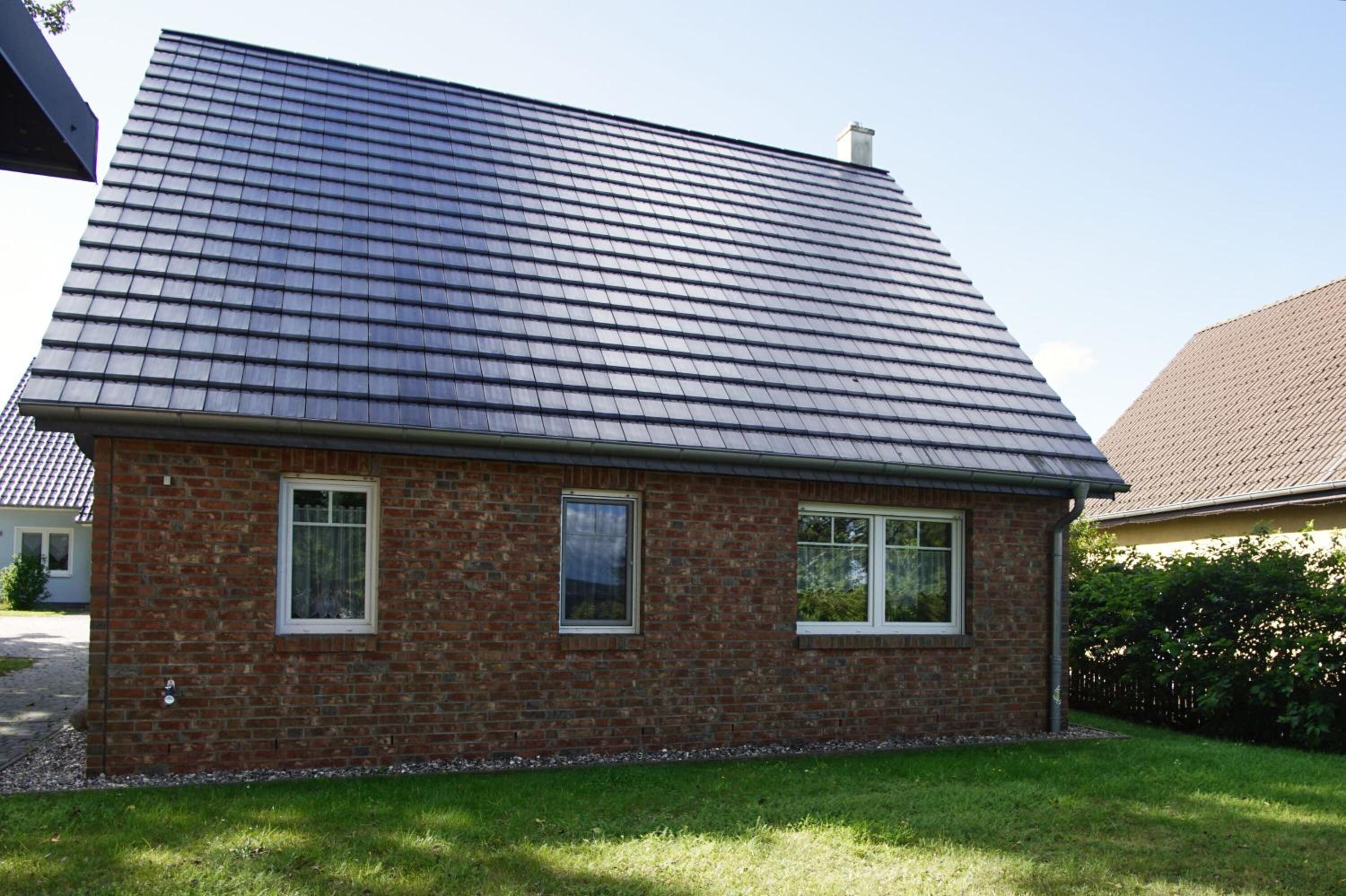 strandnahes Ferienhaus mit überdachter Terrasse und Kamin - Ferienhaus Lobbe