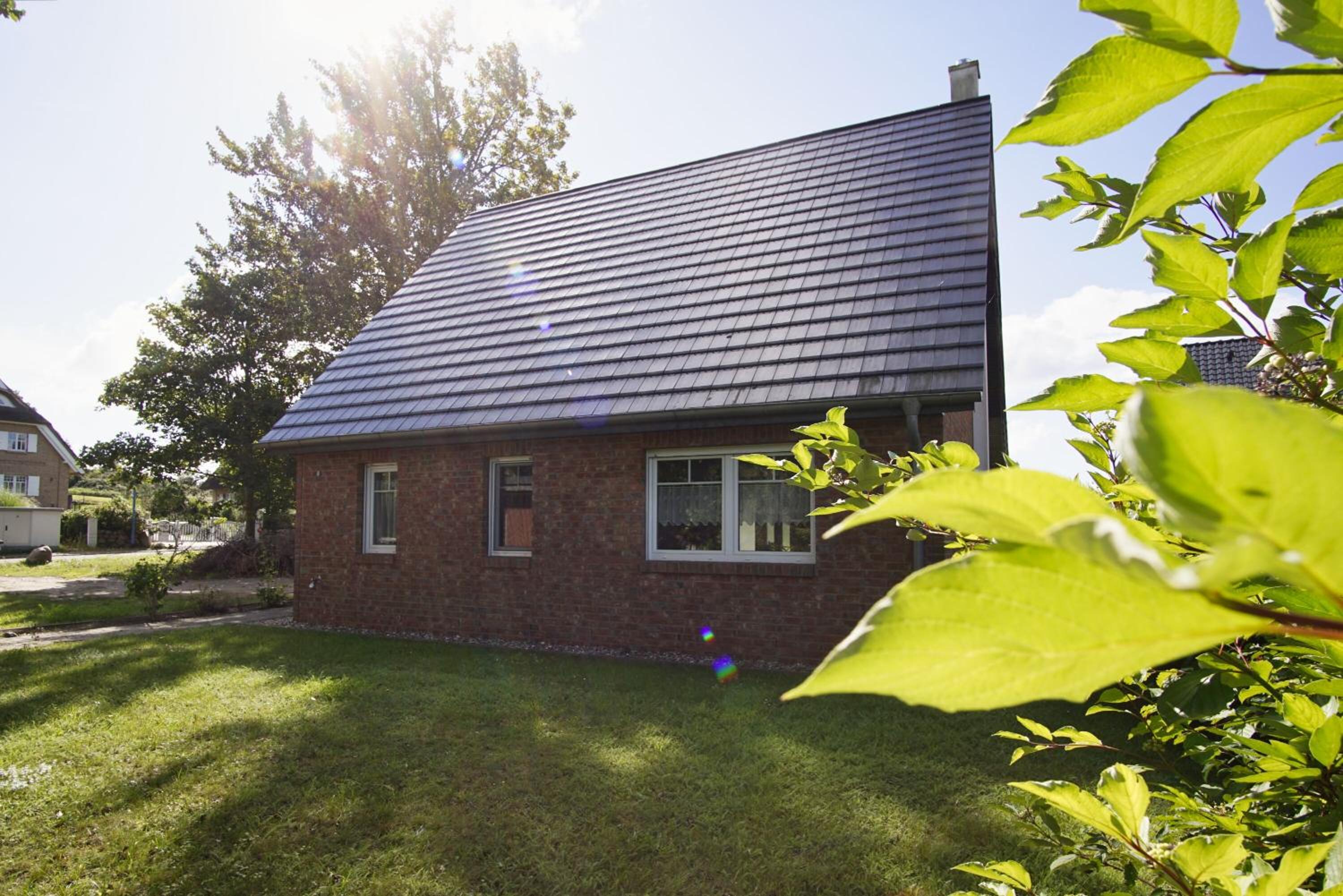 strandnahes Ferienhaus mit überdachter Terrasse und Kamin - Ferienhaus Lobbe