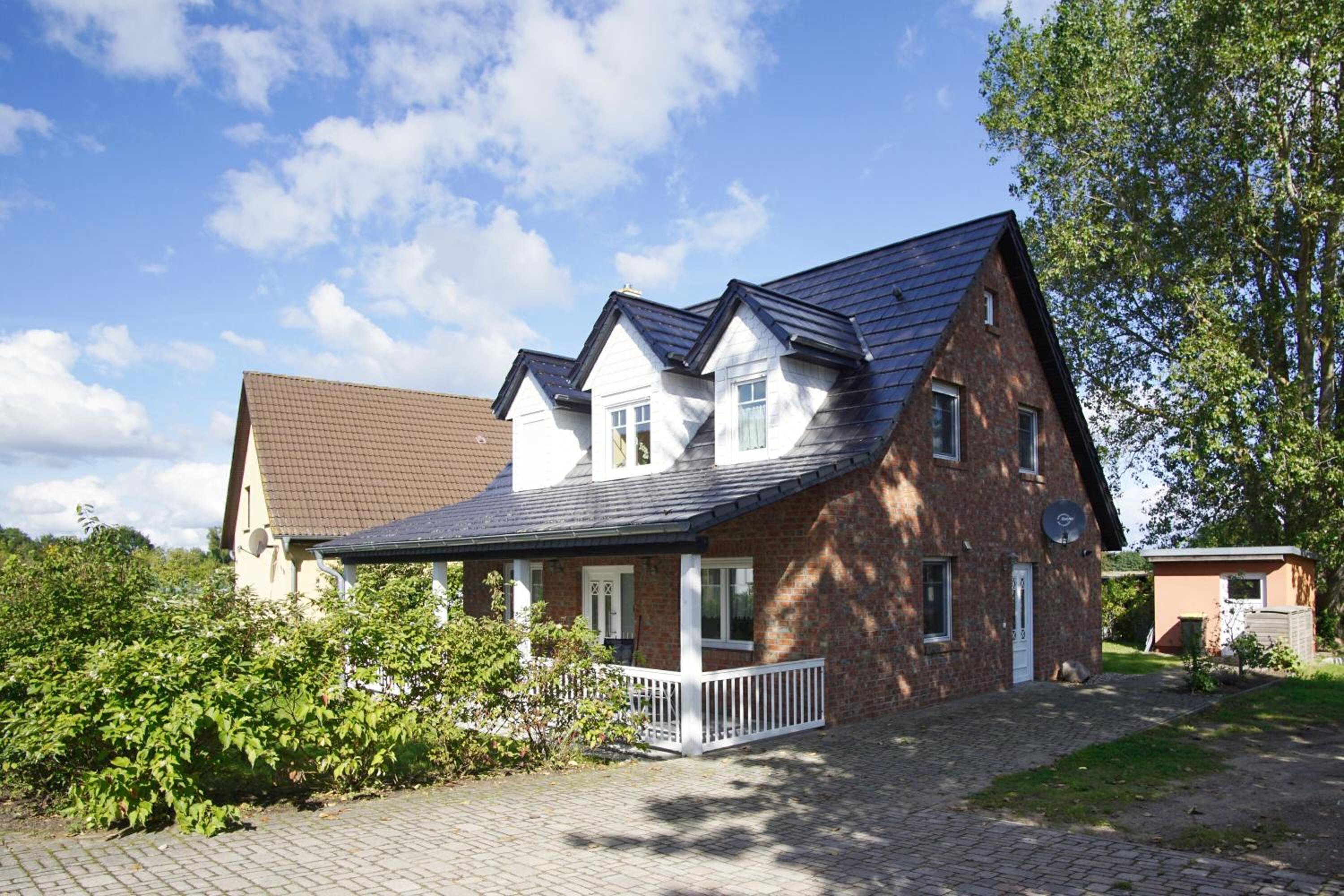 strandnahes Ferienhaus mit überdachter Terrasse und Kamin - Ferienhaus Lobbe