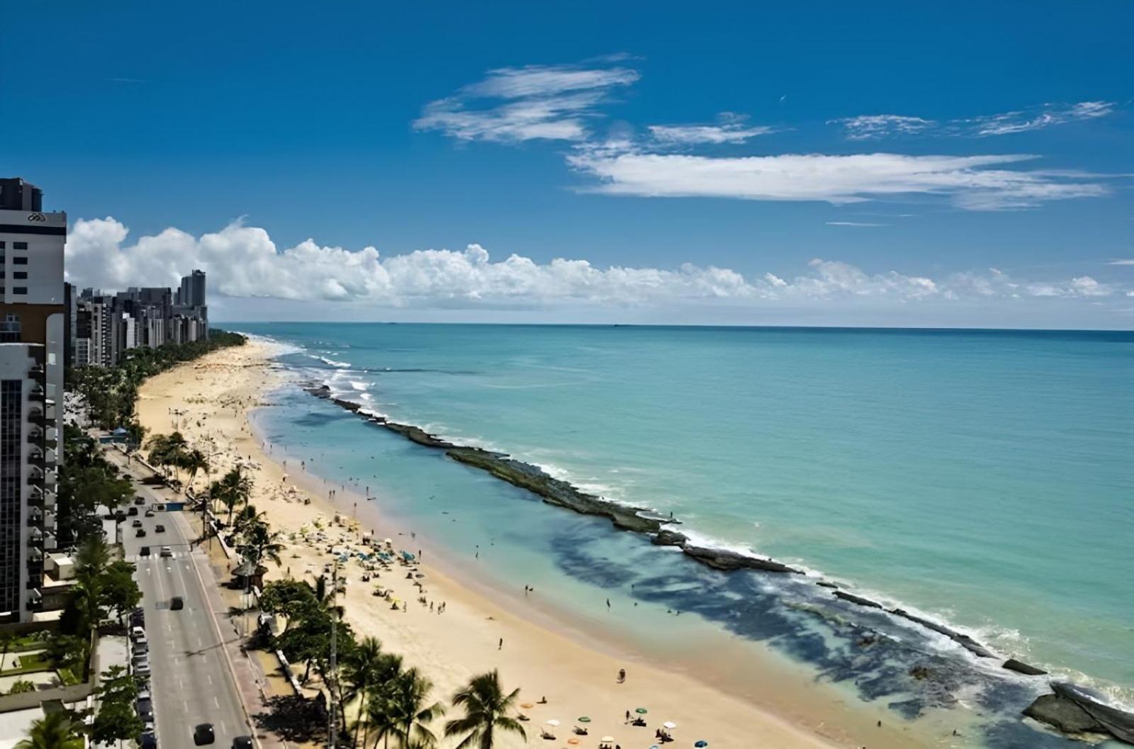 Aconchegante, ótima localização e vista para o mar