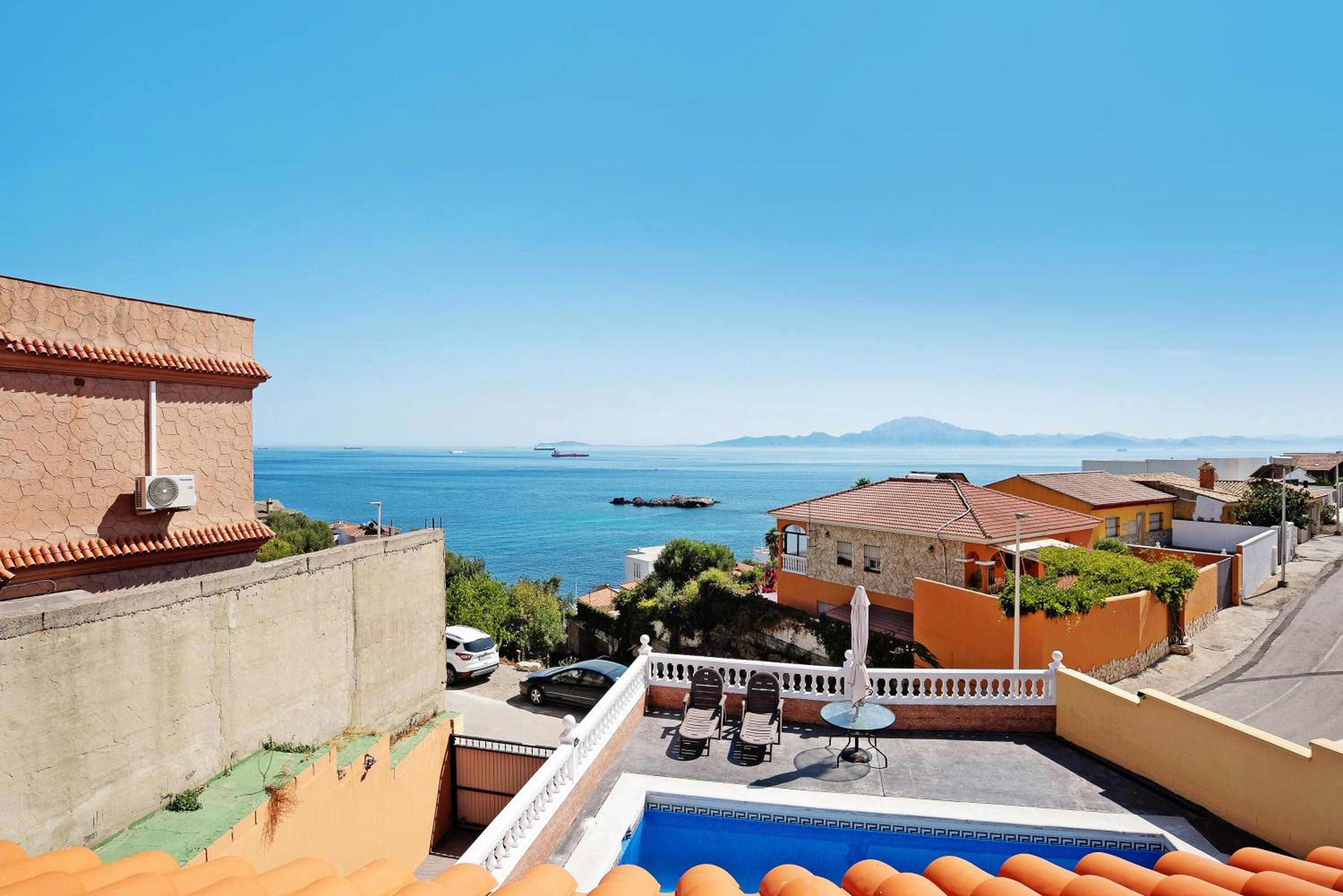 agradable casa con piscina