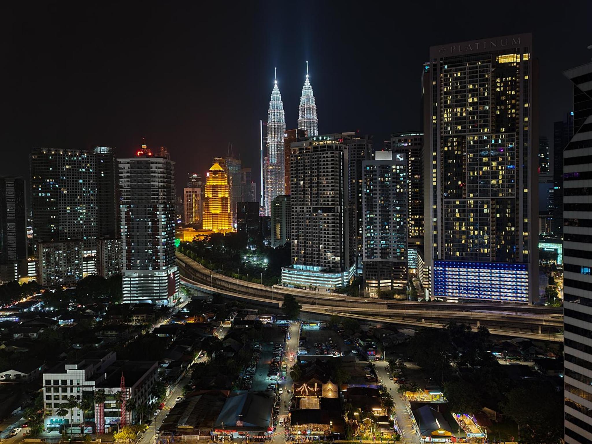 CL16A Muji Style Balcony Infinity Pool KLCC View