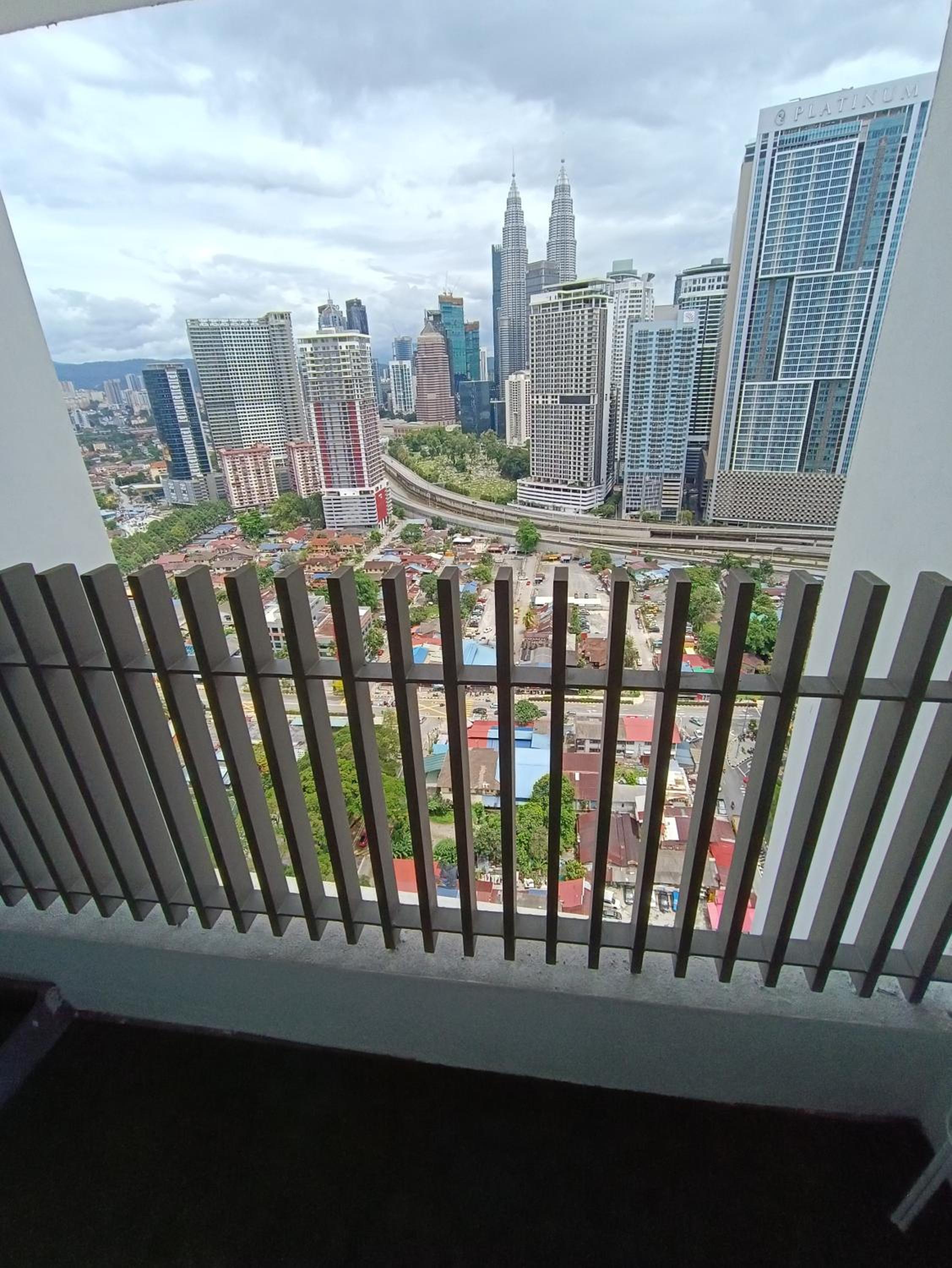 CL16A Muji Style Balcony Infinity Pool KLCC View