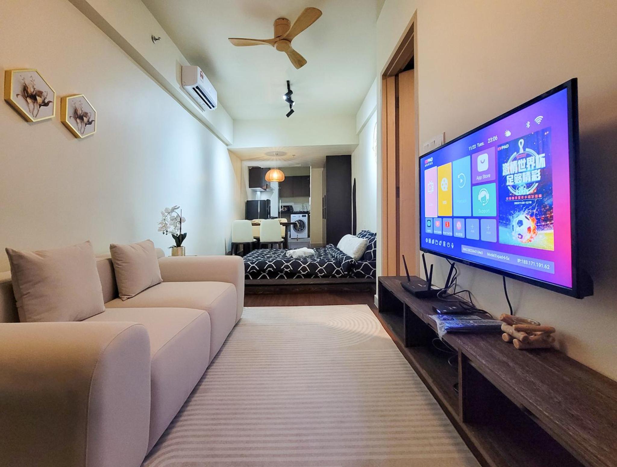 CL16A Muji Style Balcony Infinity Pool KLCC View