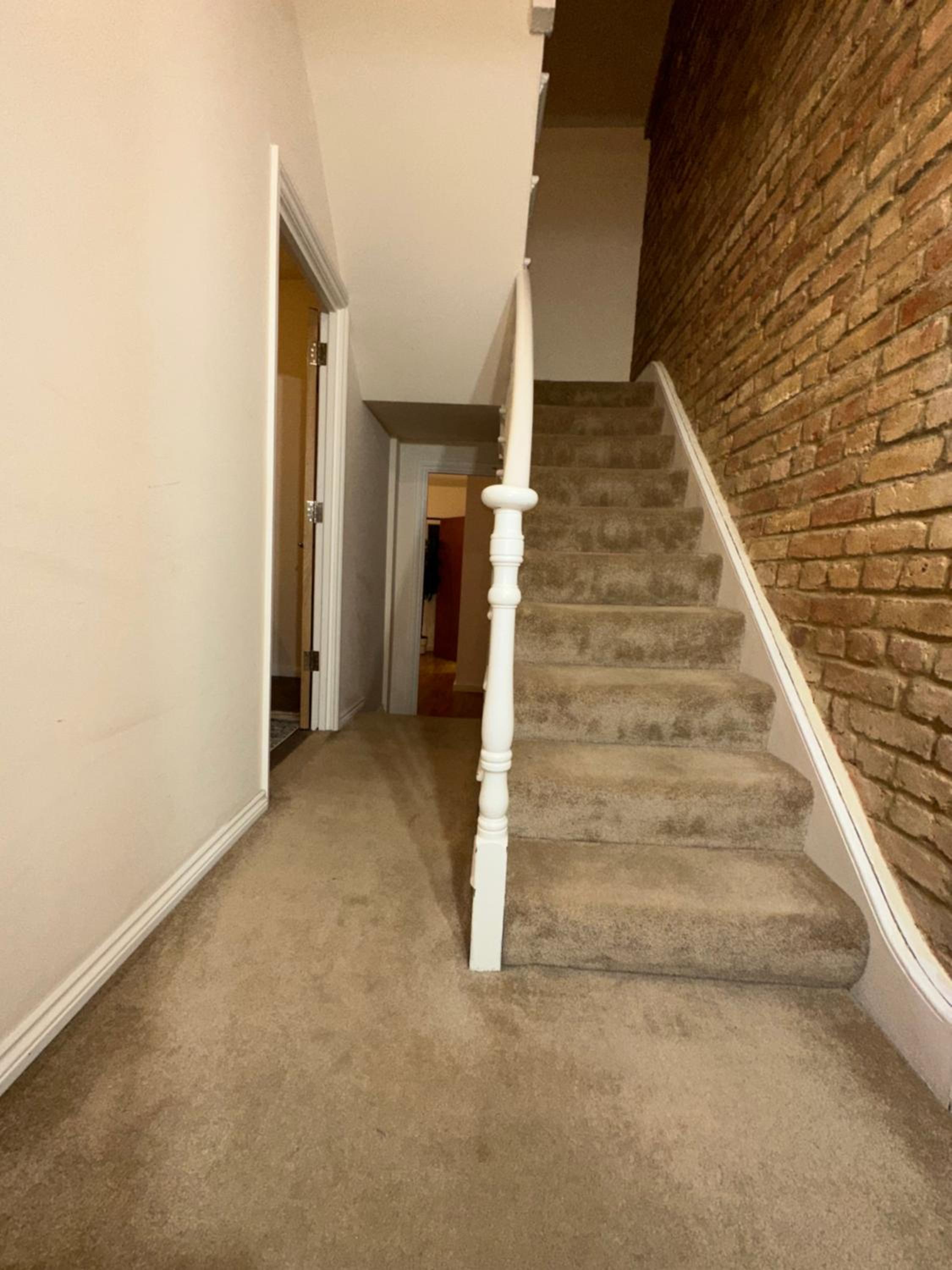 North London A spacious 7 bedroom house accommodating up to 18 people complete with own gym and table tennis