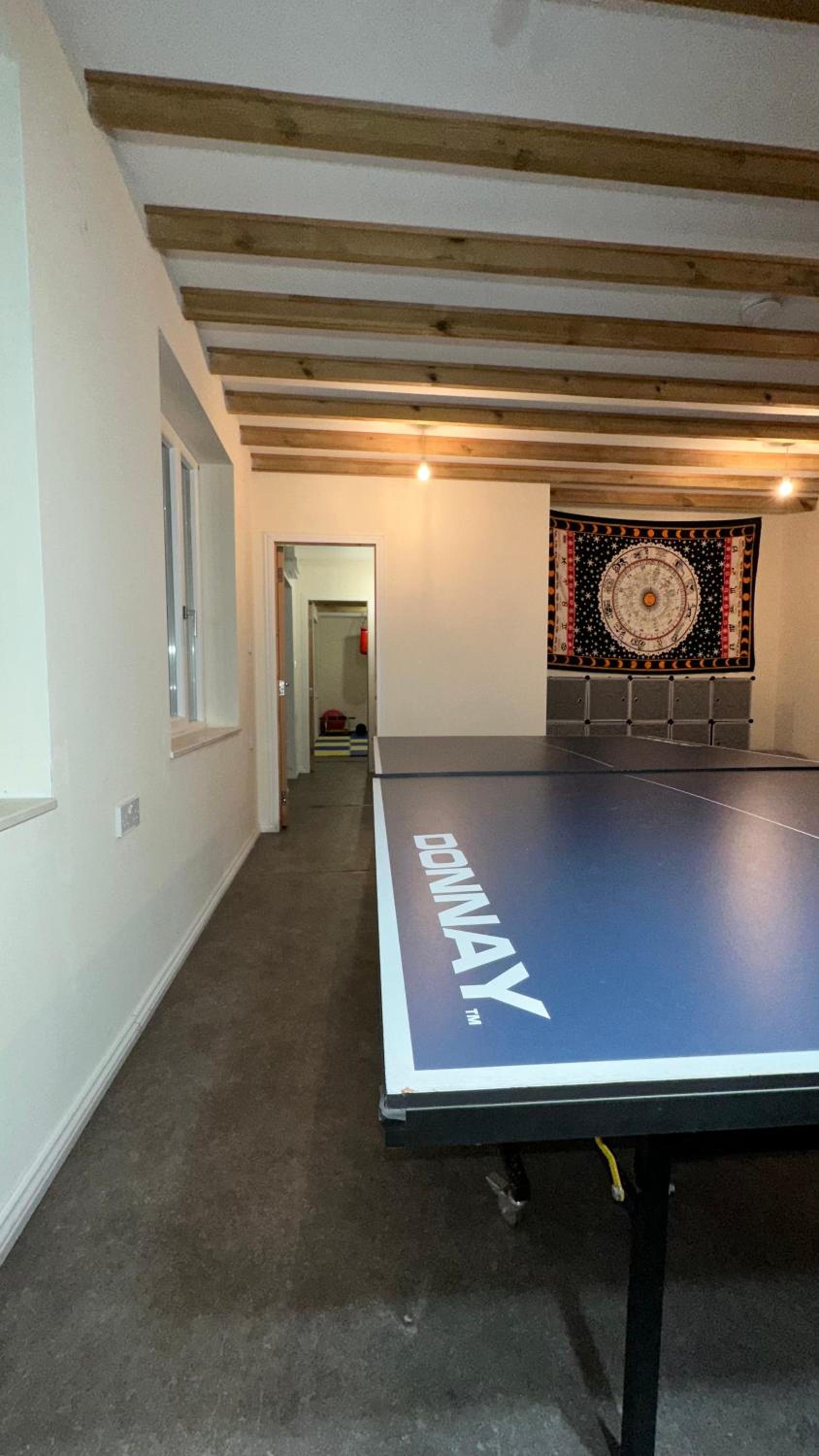 North London A spacious 7 bedroom house accommodating up to 18 people complete with own gym and table tennis