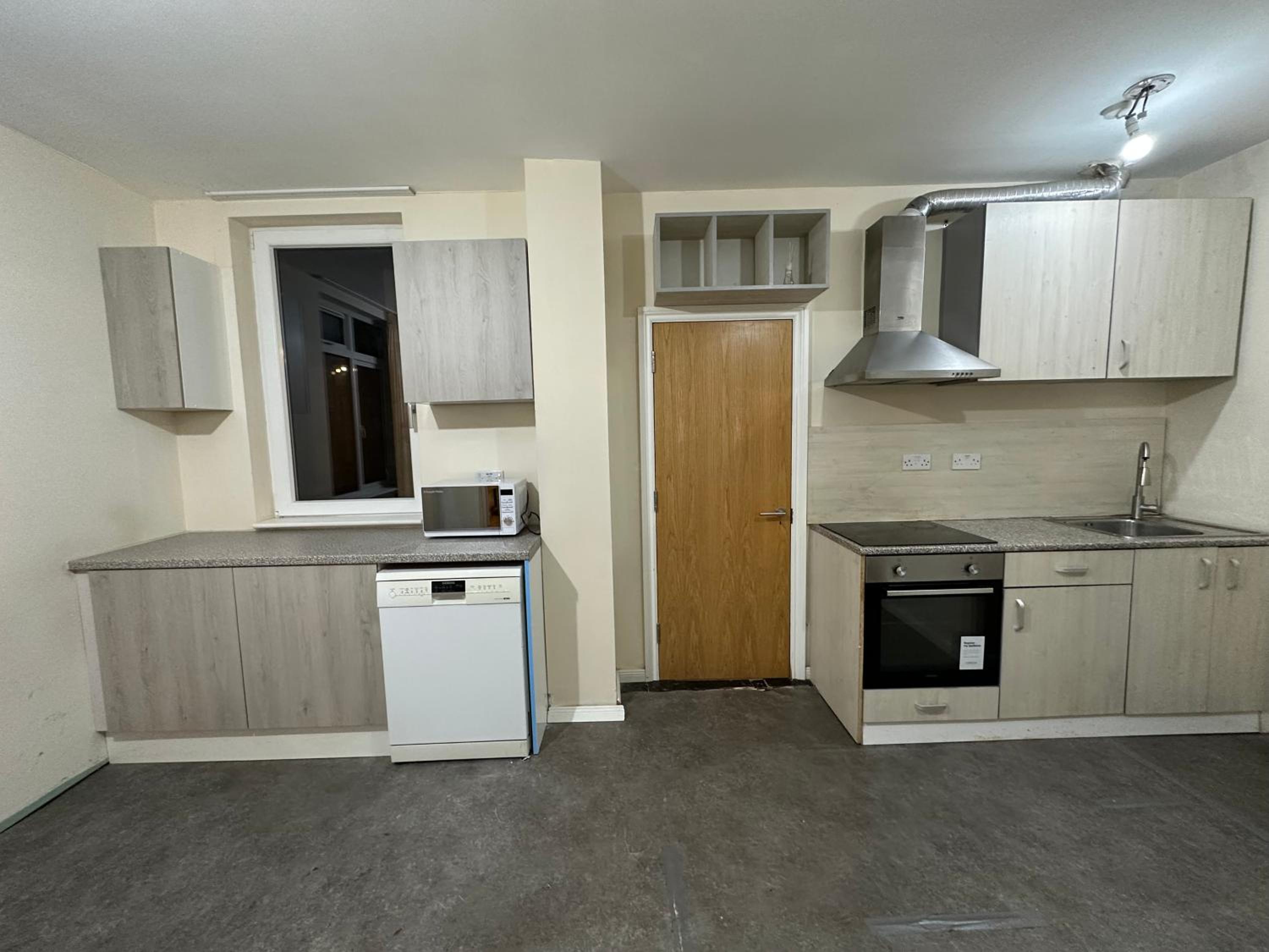 North London A spacious 7 bedroom house accommodating up to 18 people complete with own gym and table tennis