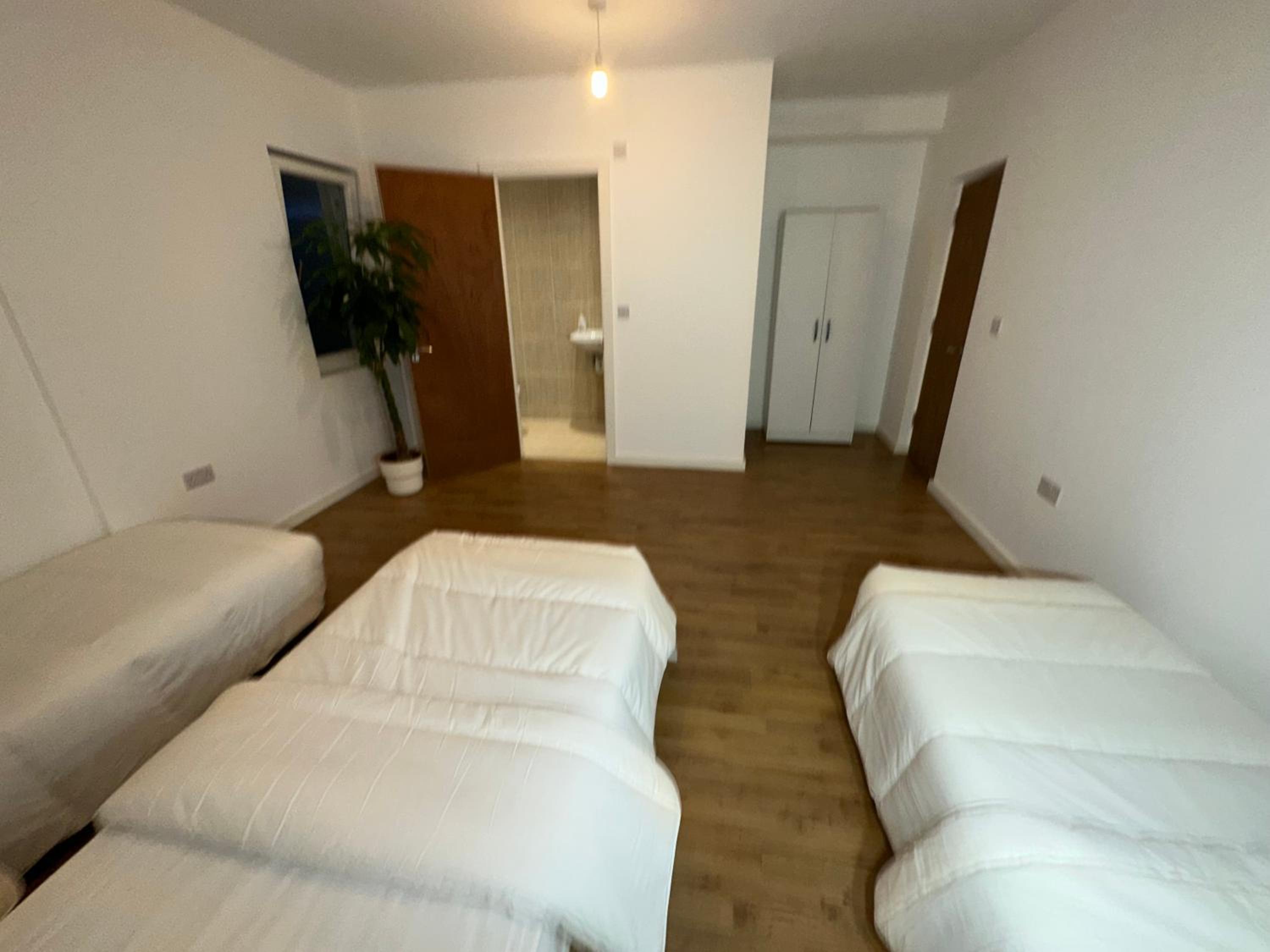 North London A spacious 7 bedroom house accommodating up to 18 people complete with own gym and table tennis