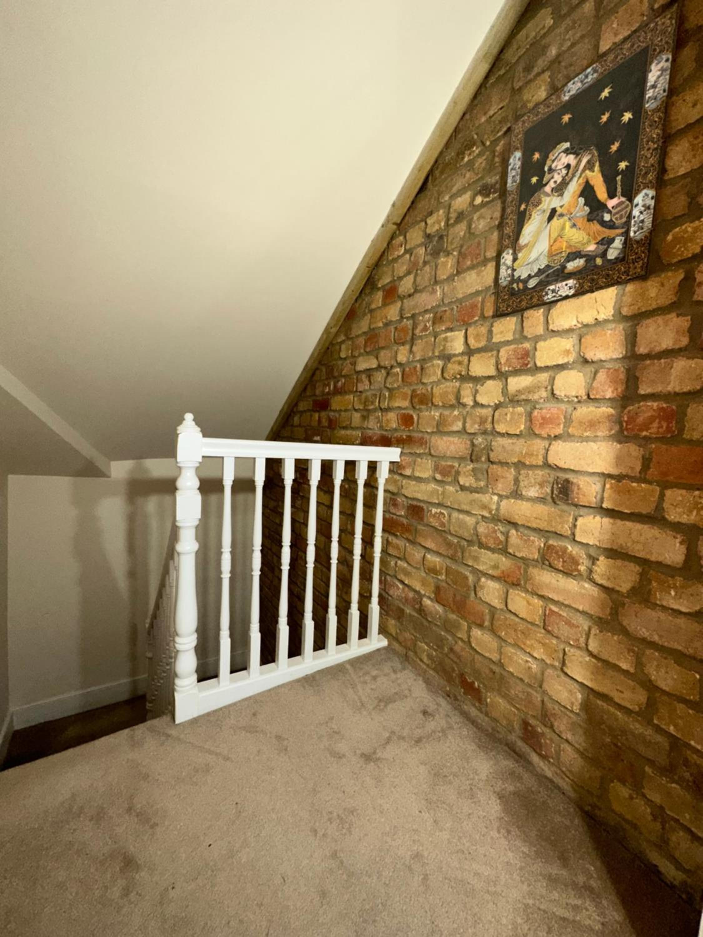 North London A spacious 7 bedroom house accommodating up to 18 people complete with own gym and table tennis