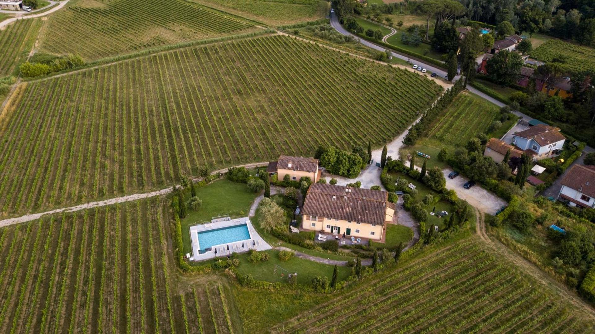 Elisa Farmhouse Apartment in Wine Resort in Lucca