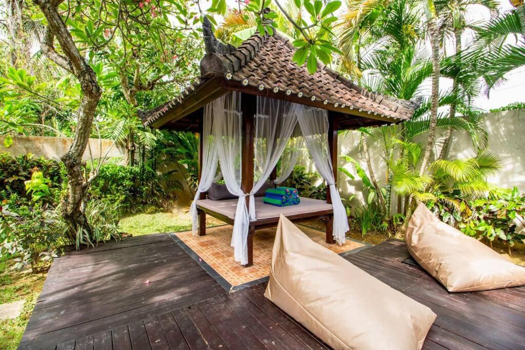 Spacious private pool garden villa in central Seminyak view 5