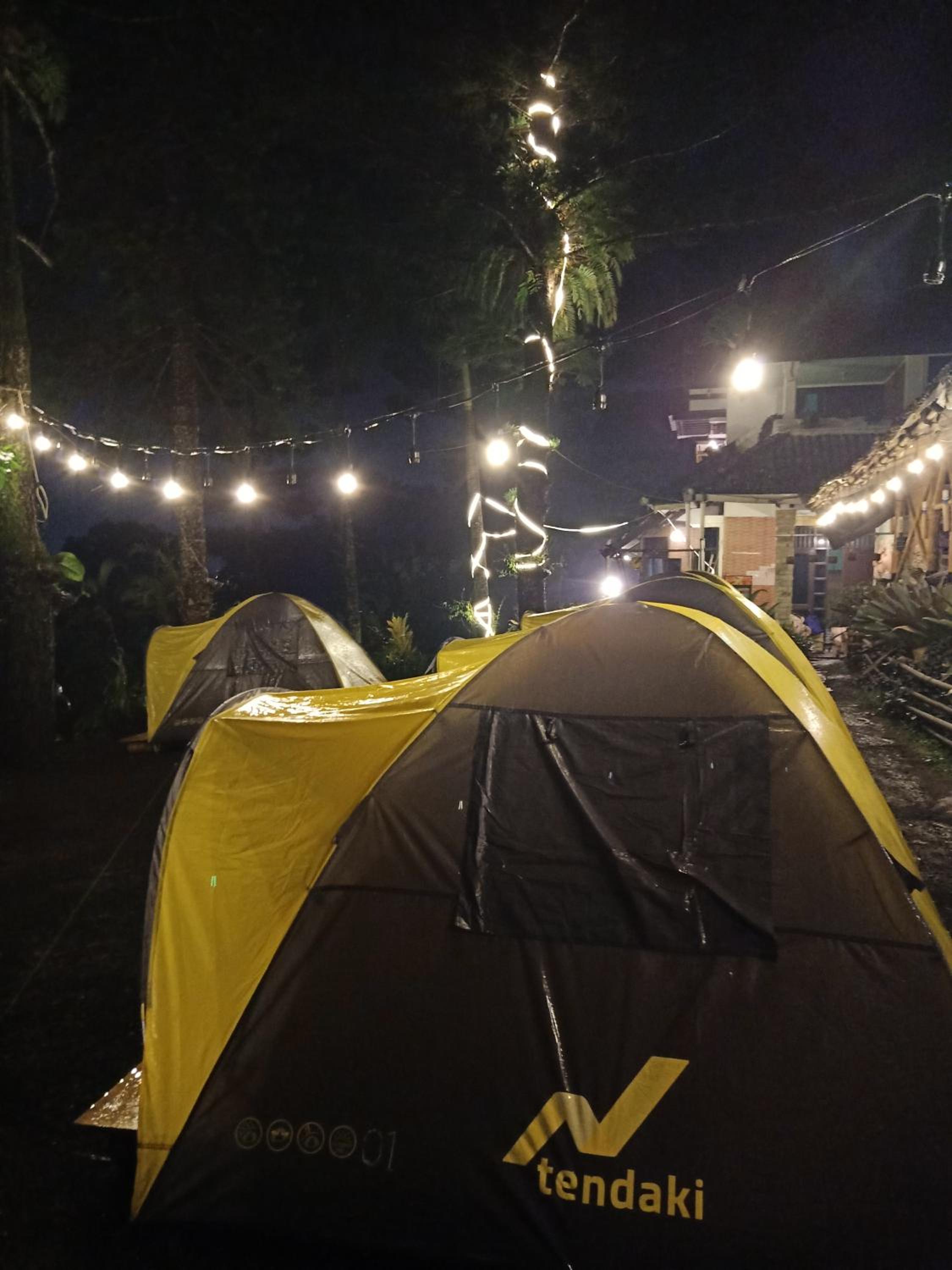 Glamping ReaVeeCafe Puncak