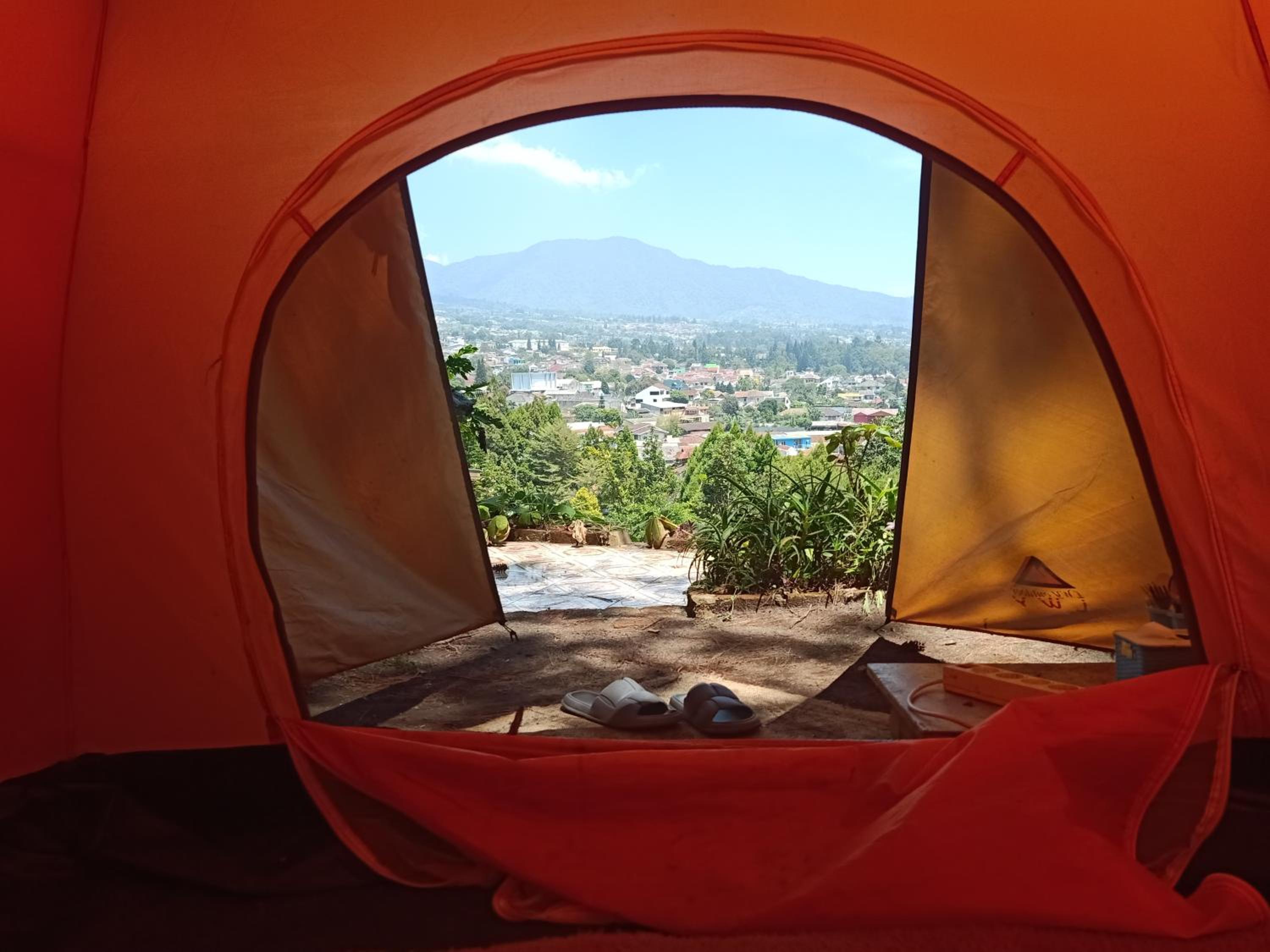 Glamping ReaVeeCafe Puncak