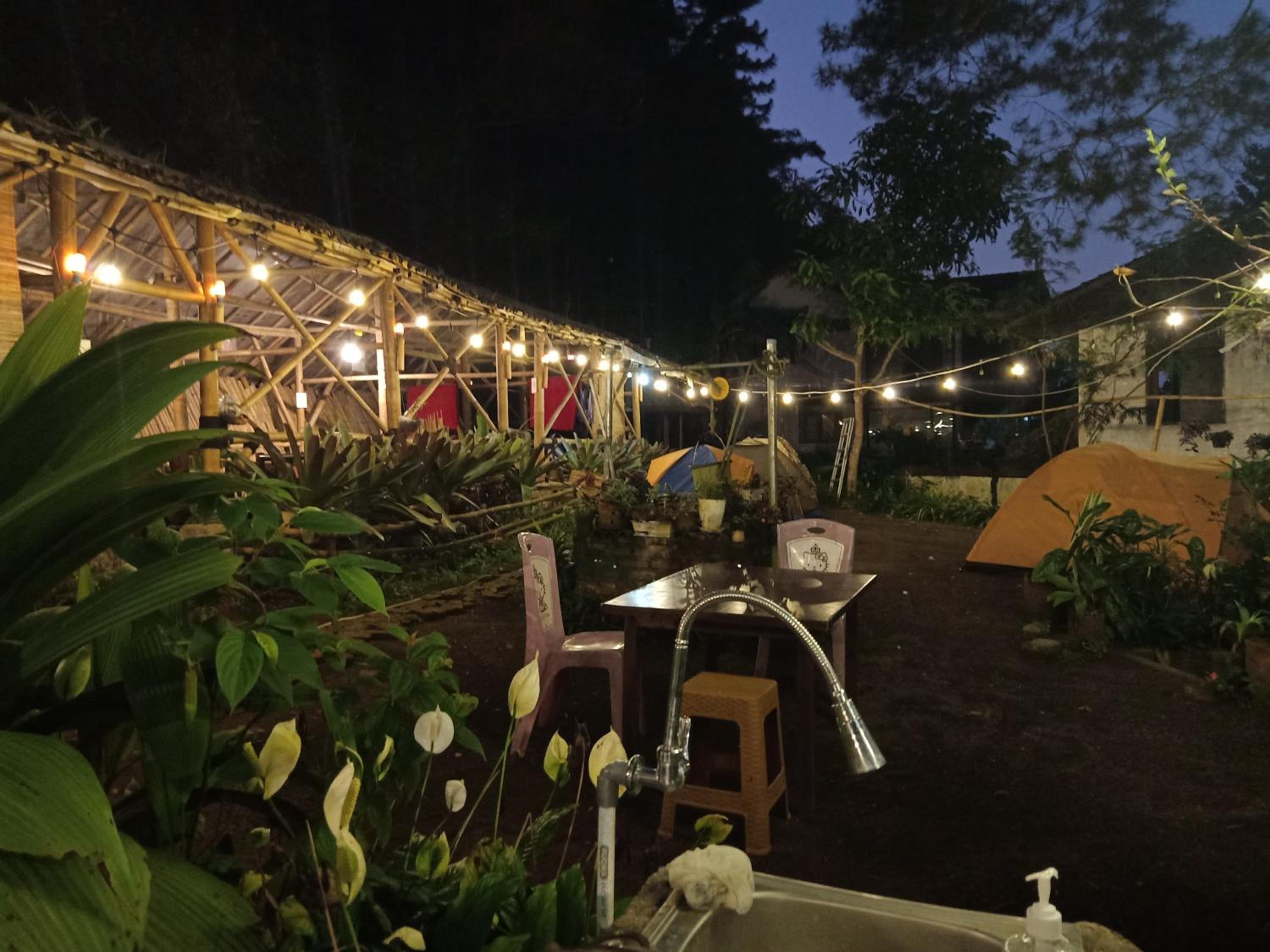 Glamping ReaVeeCafe Puncak