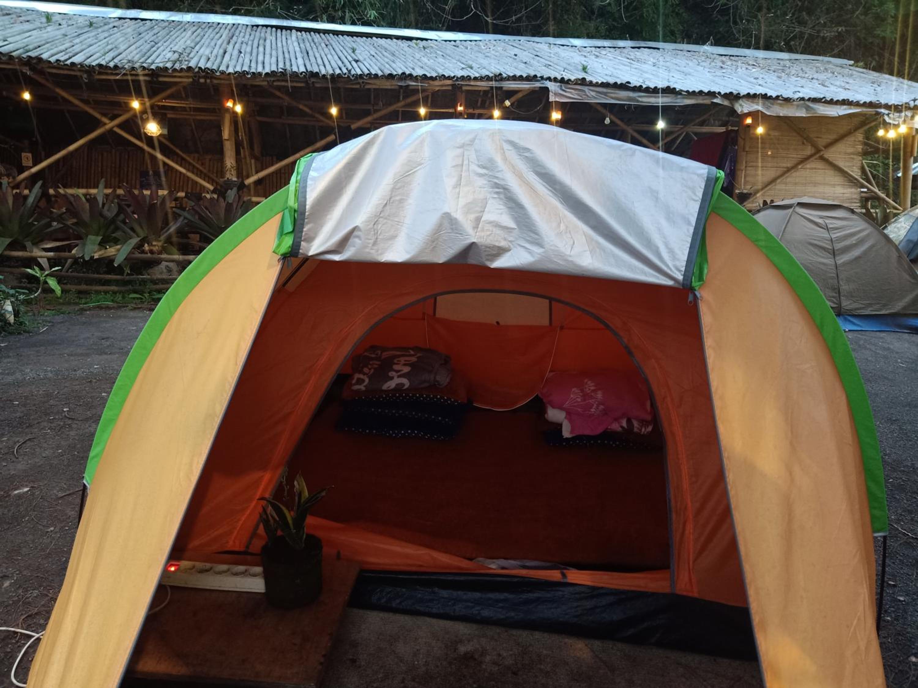Glamping ReaVeeCafe Puncak