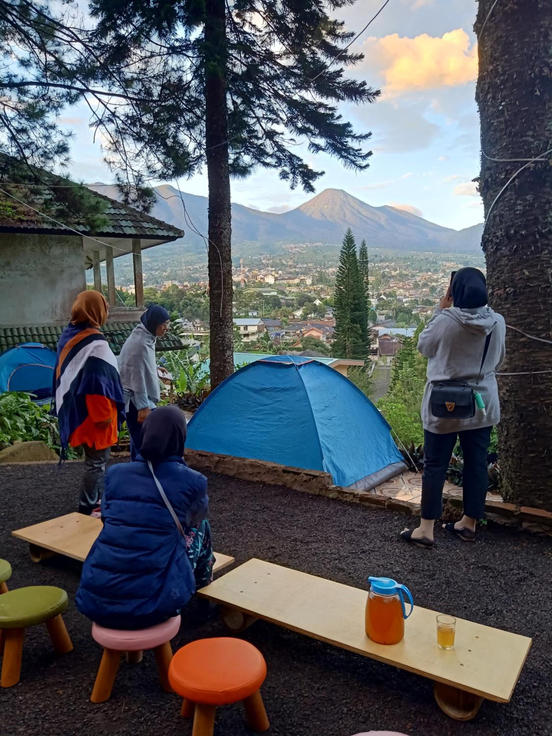 Glamping ReaVeeCafe Puncak