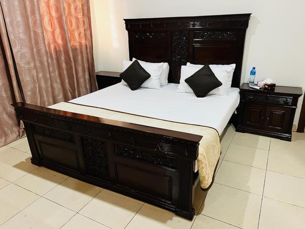 Haven Lodge Lahore by Haven Holiday Homes - 4BR Vacation Home with Lawn & Park Access view 3