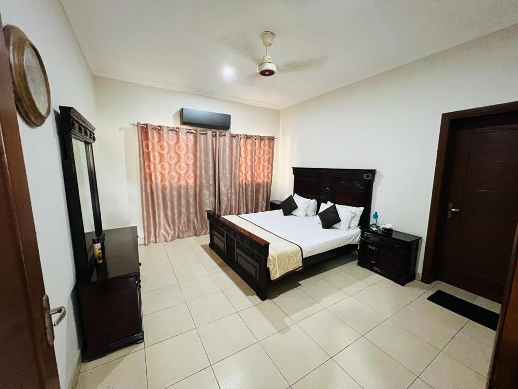 Haven Lodge Lahore by Haven Holiday Homes - 4BR Vacation Home with Lawn & Park Access view 2