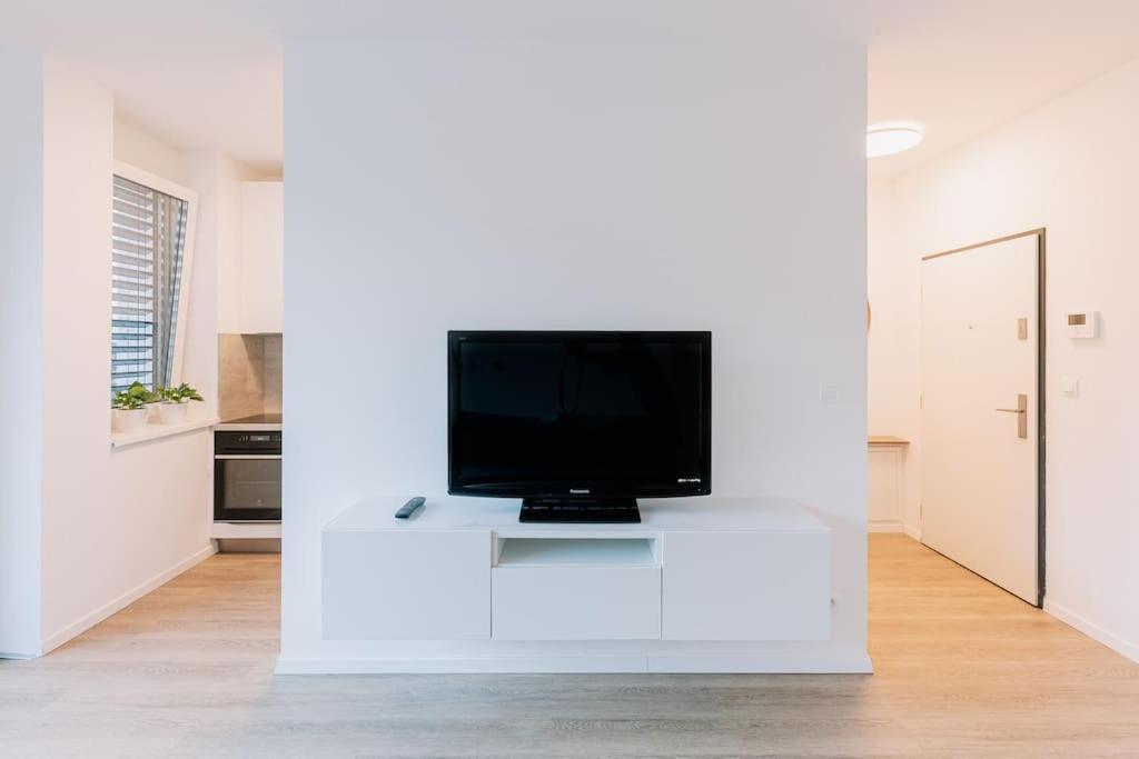 Stylish Apartment Retreat view 4