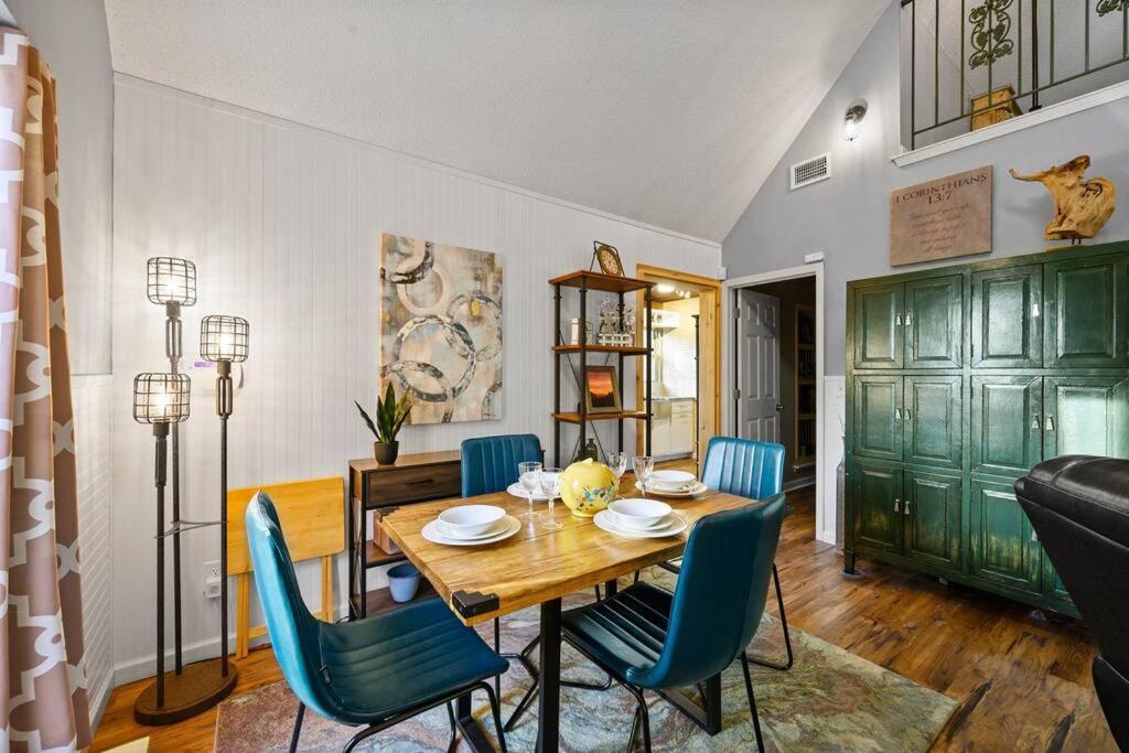 Secluded Cabin / Stunning Mtn View / Paved Drive view 5