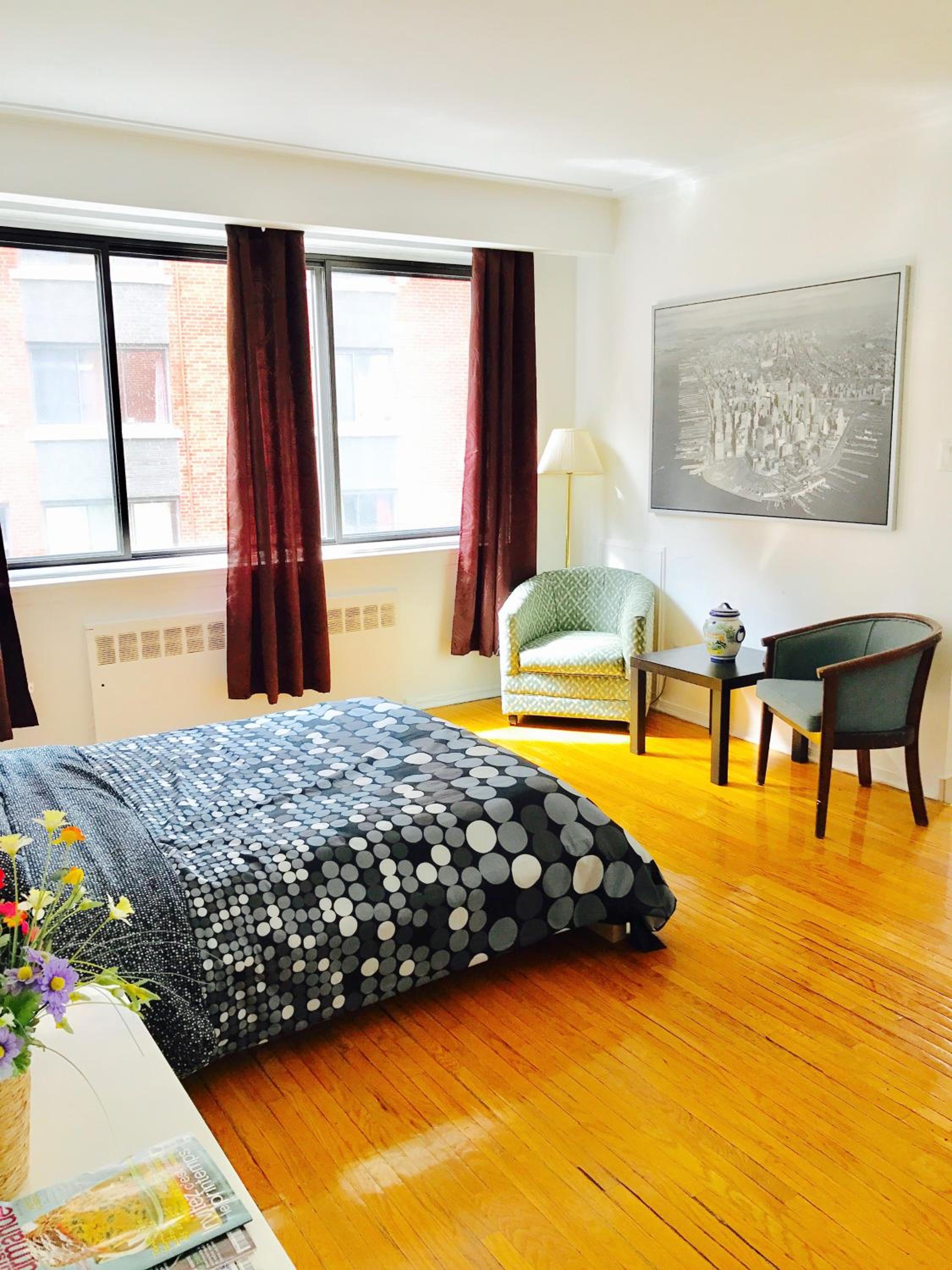 Stylish Montreal Apartment: Comfortable Stay in the Golden Square Mile