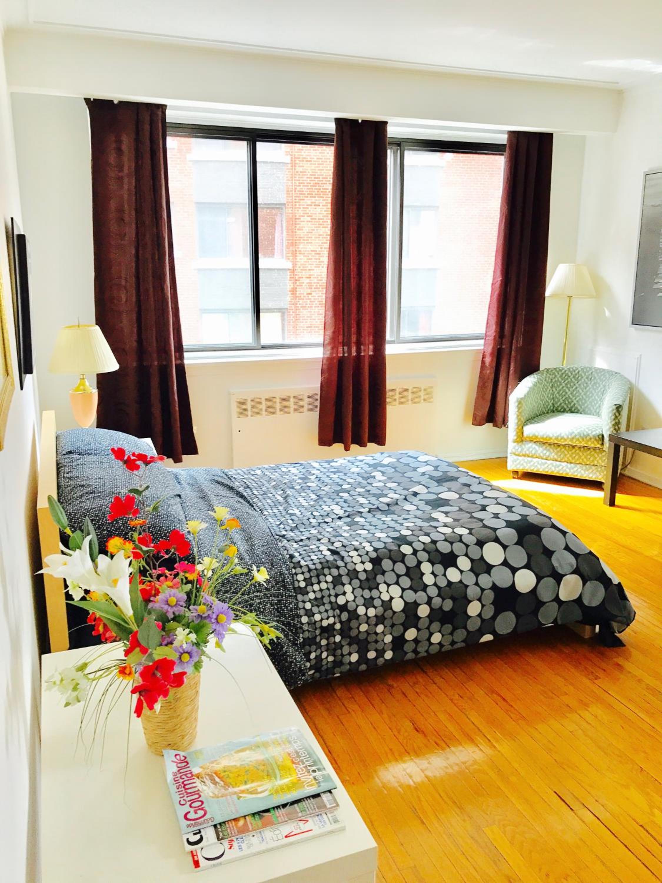 Stylish Montreal Apartment: Comfortable Stay in the Golden Square Mile