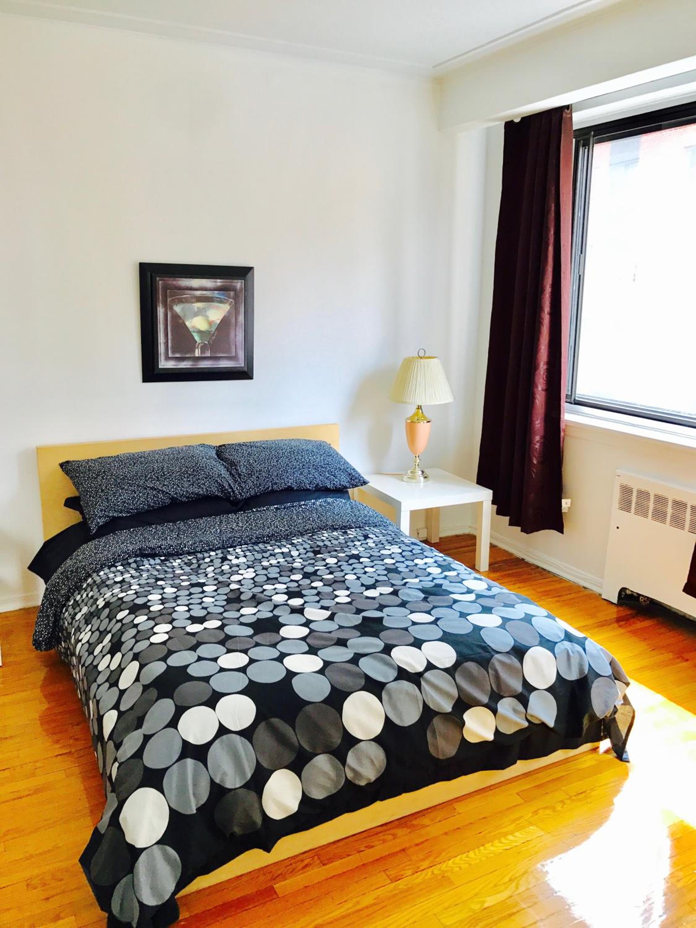 Stylish Montreal Apartment: Comfortable Stay in the Golden Square Mile