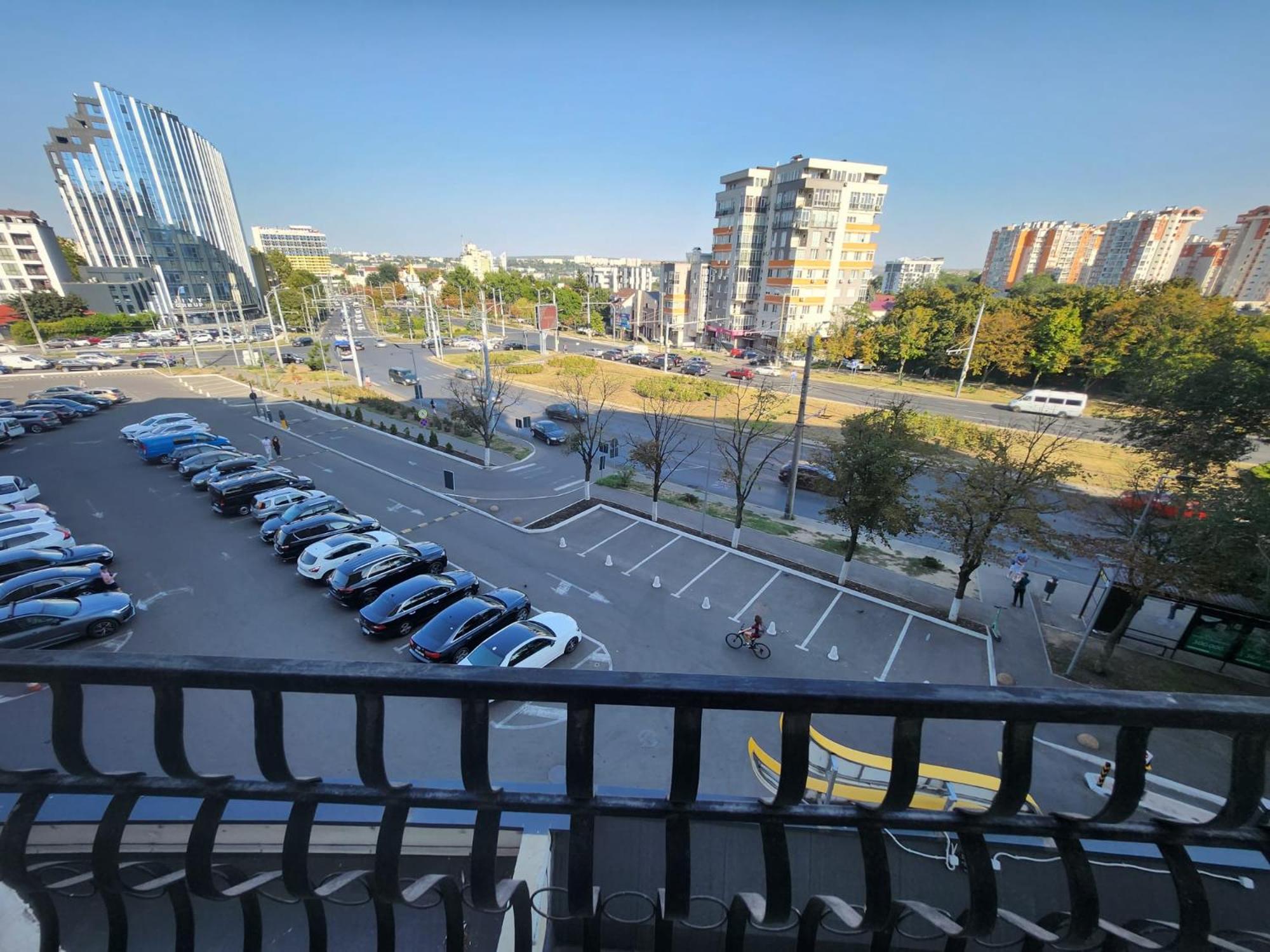 Extra Vision Double Room near Stefan cel Mare view 3