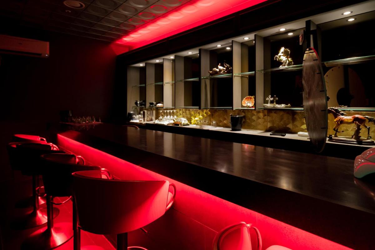 bar