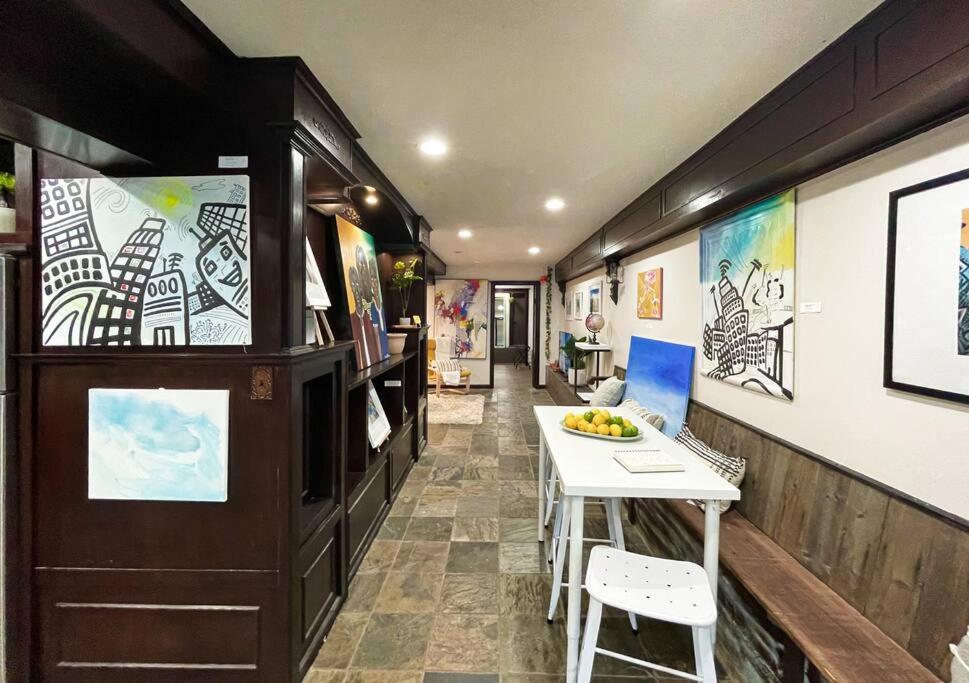 Artist's apartment in the heart of the city