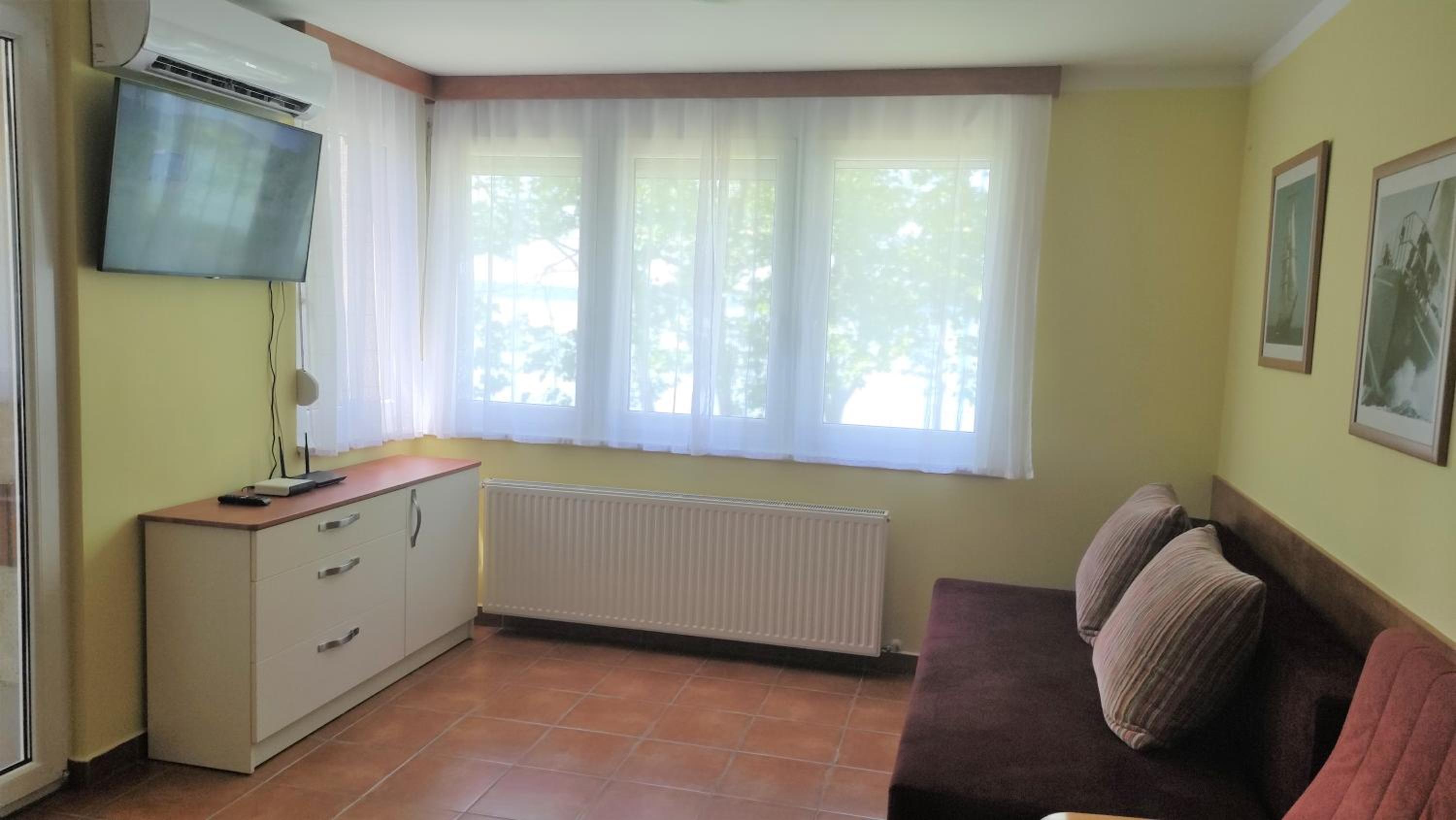 Ágnes Apartman - közvetlen Balaton-parti szálláshely view 5