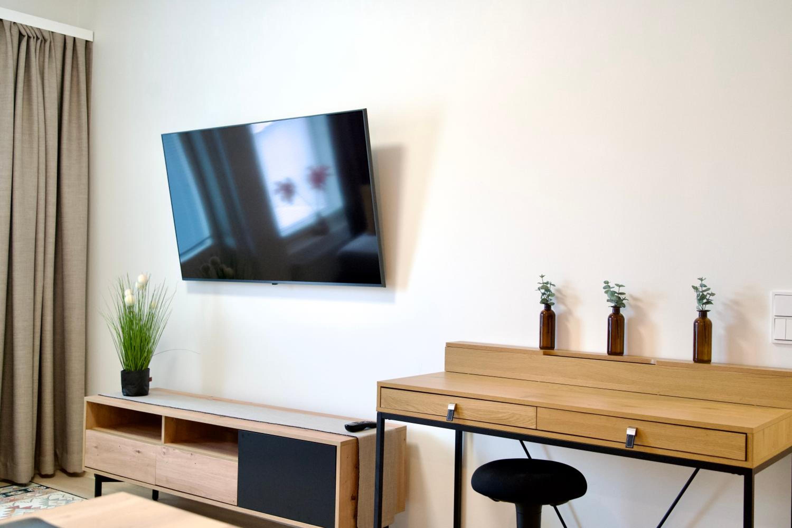 Brandnew Modern Condo with Sauna