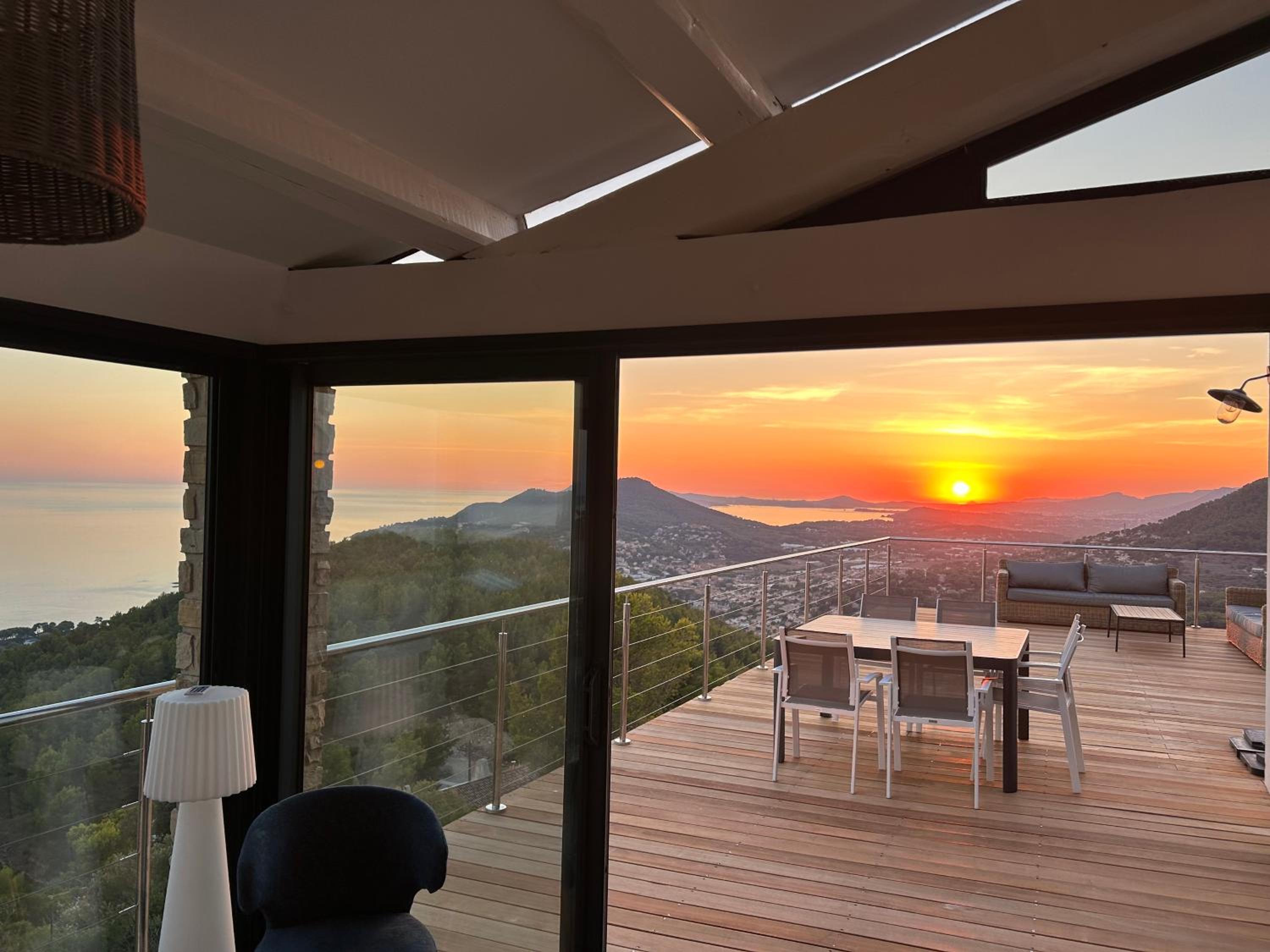 Villa 4 Etoiles vue sur les Iles d'Or Carqueiranne Sea and Mountain Pleasure Villa vue mer 180