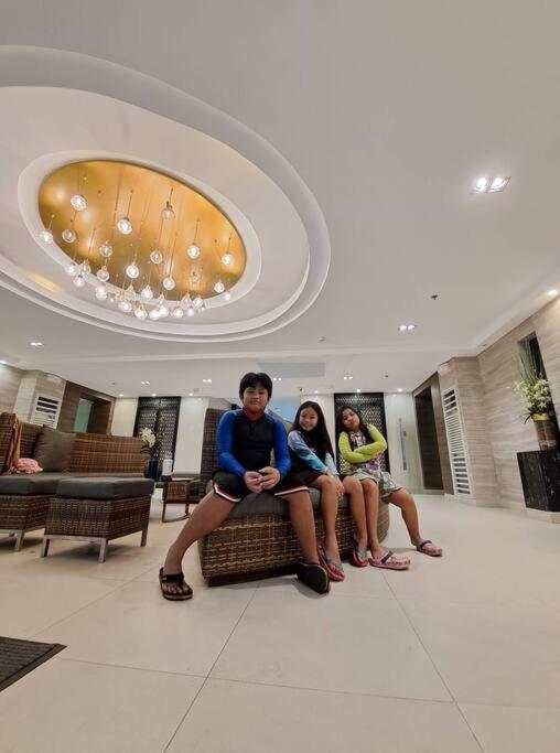 Fame Residences - Comfy 1BR Condo with Free Wi-Fi and Netflix view 4