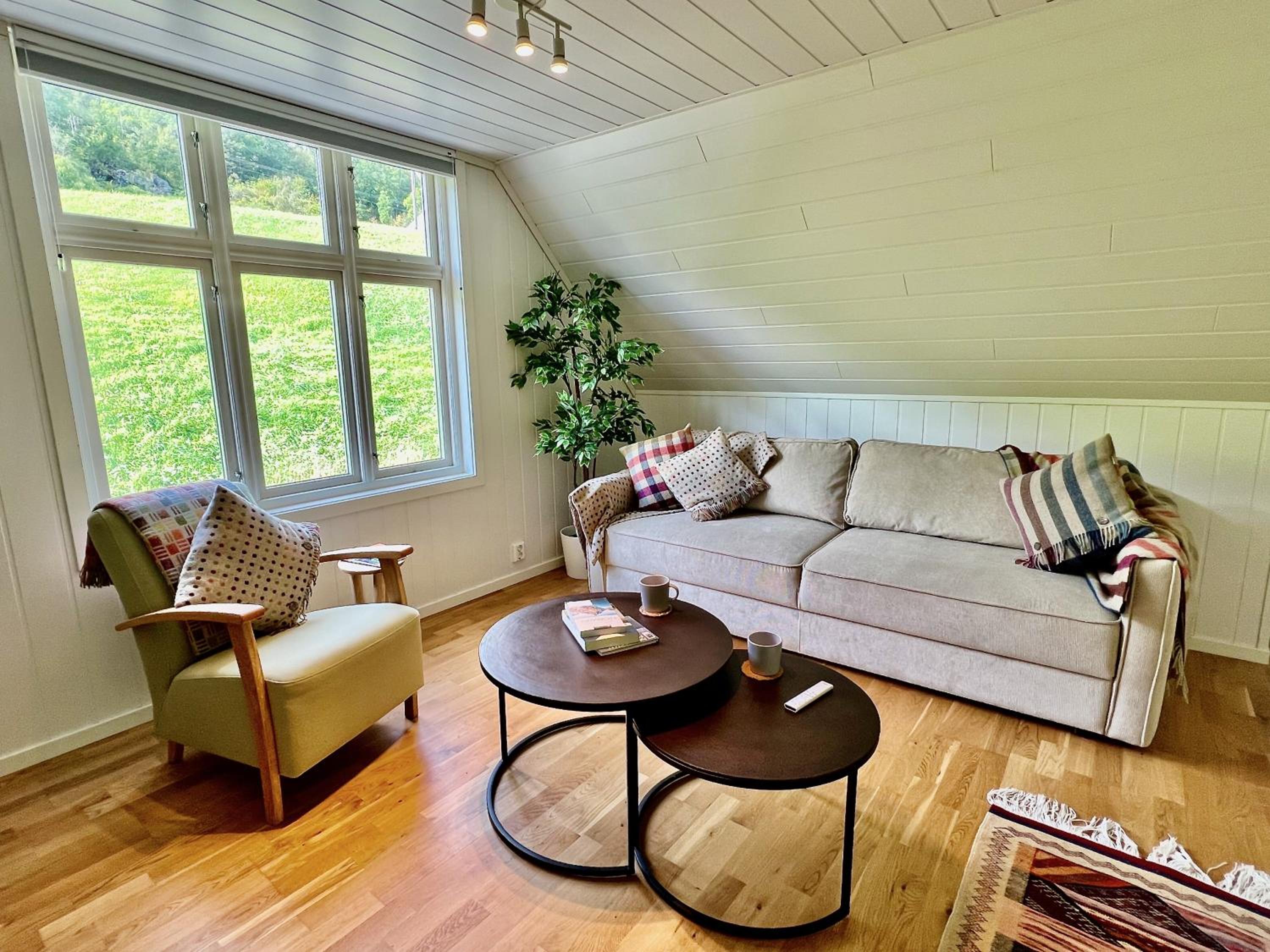 Hardangerfjord View - luxury fjord-side holiday home