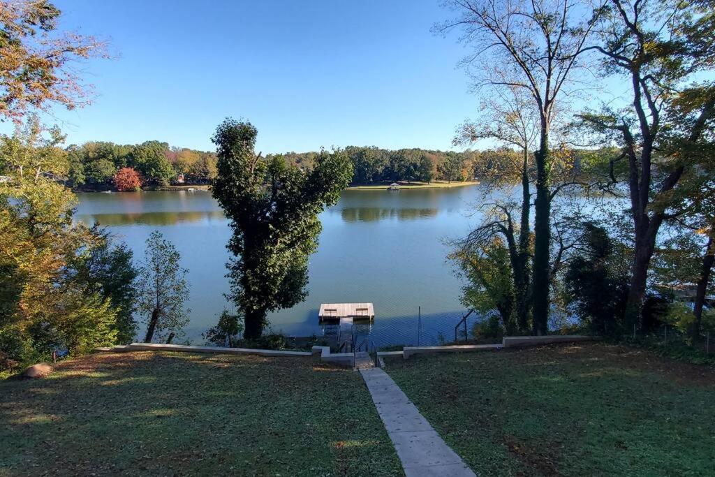 The Great Escape - Lakefront Rental with Views view 4