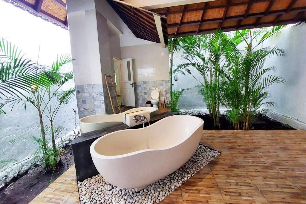 Tropical garden villa near Seminyak Beach, with private pool view 2