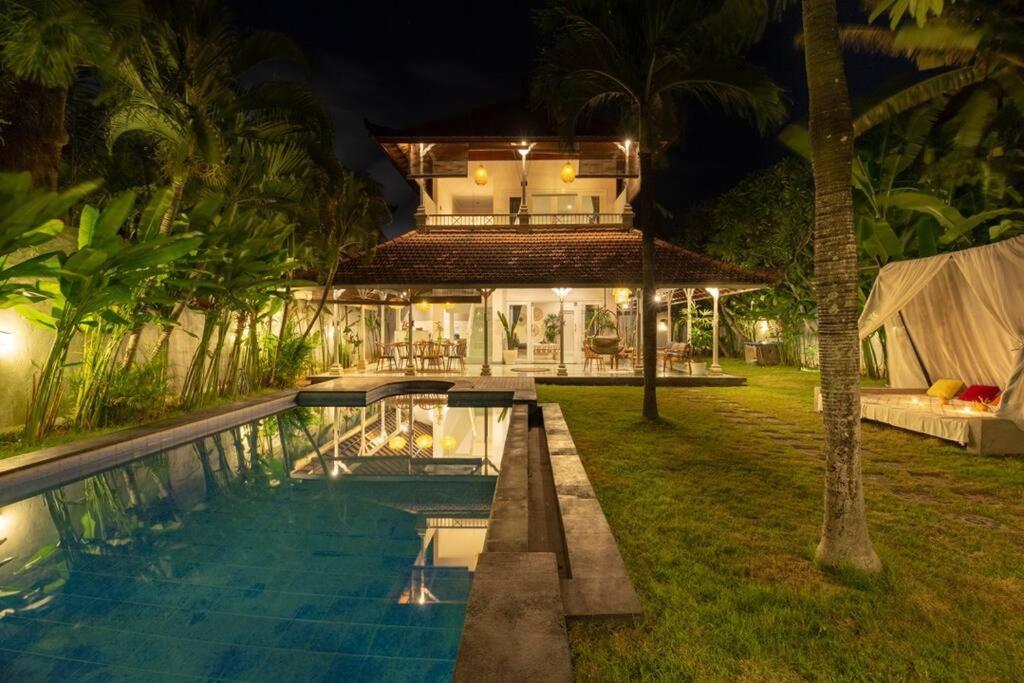 Tropical garden villa near Seminyak Beach, with private pool view 3