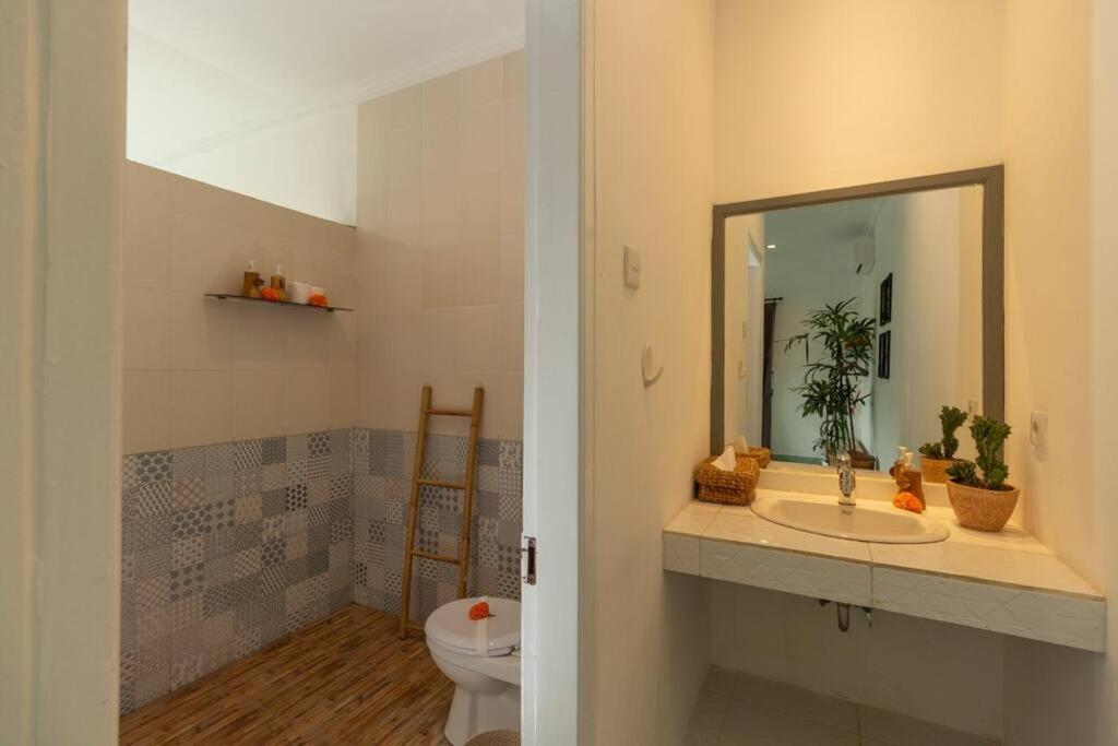 Tropical garden villa near Seminyak Beach, with private pool view 4