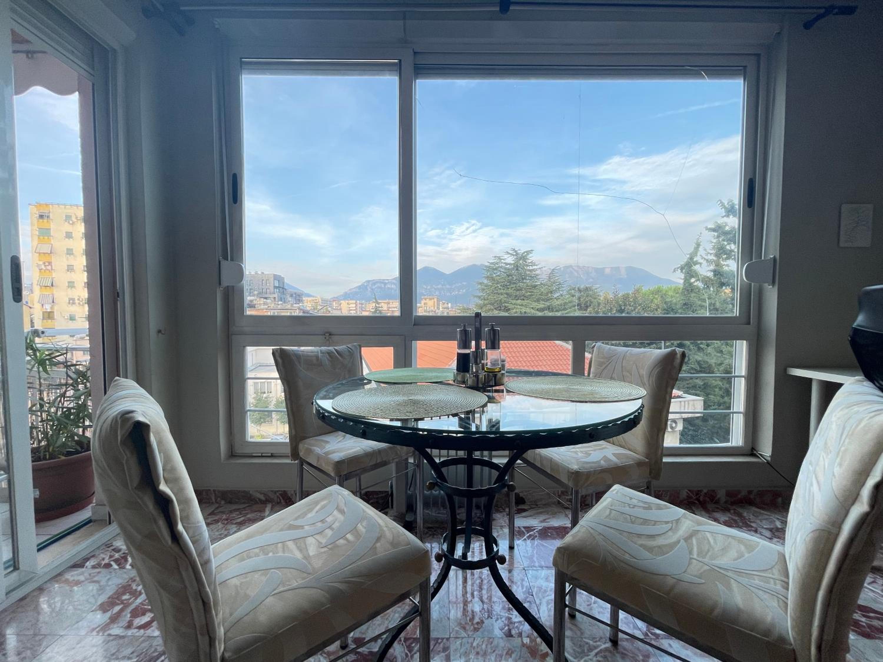 Pine-Tree Spacious 2 BDR Apartment near Tanners' Bridge with hot tub