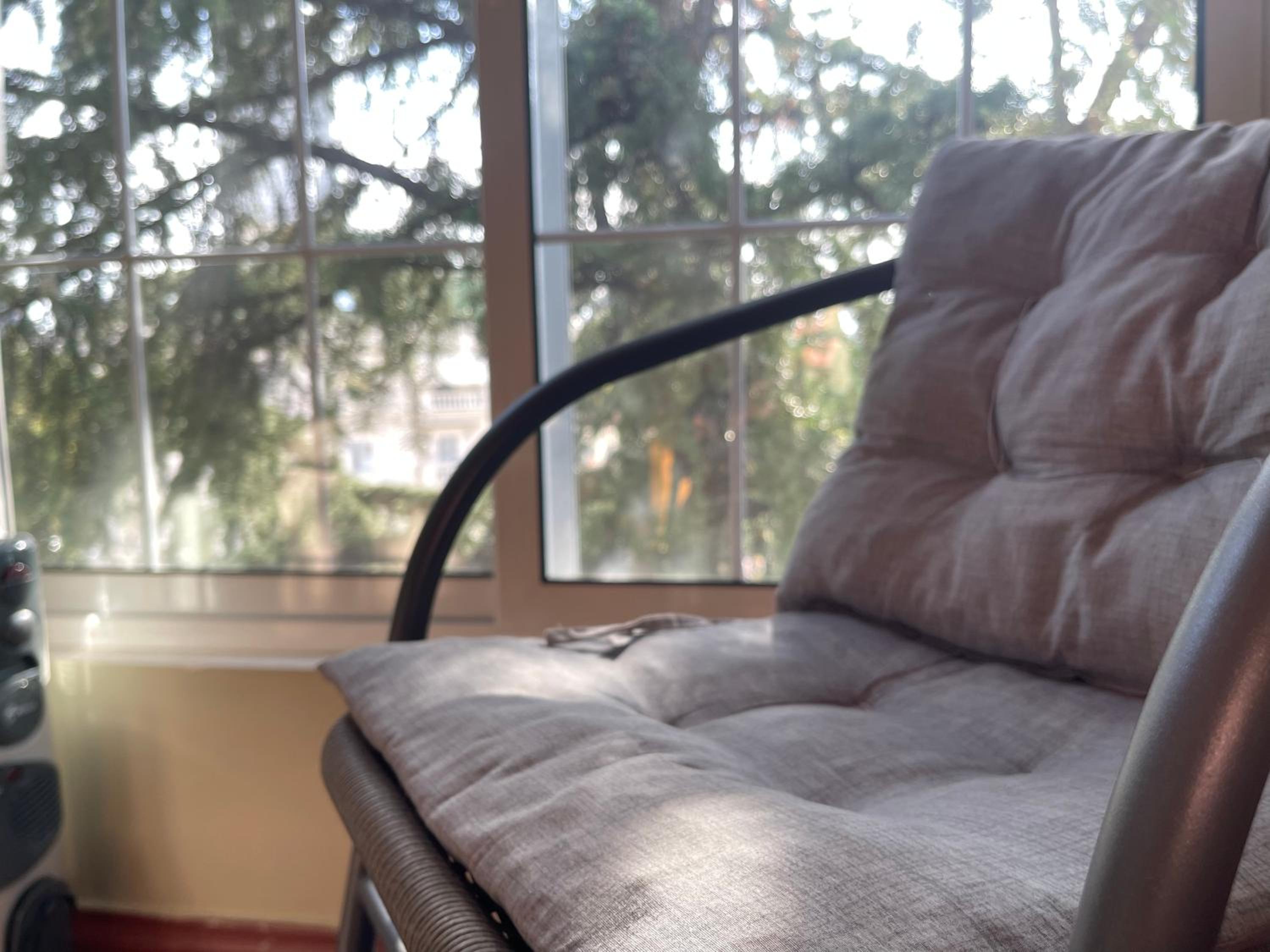 Pine-Tree Spacious 2 BDR Apartment near Tanners' Bridge with hot tub