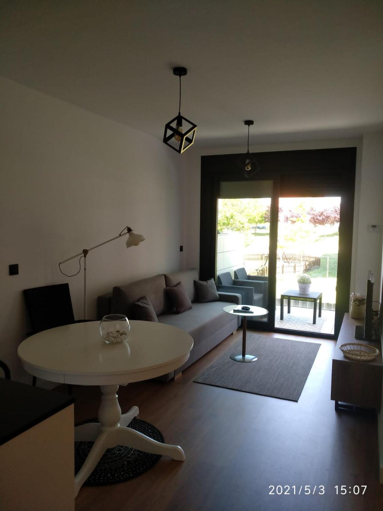 Apartamento en Edificio Nuevo con Piscina