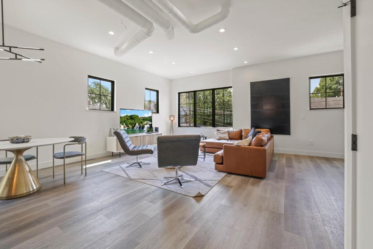 Chic Retreats in Columbus view 2