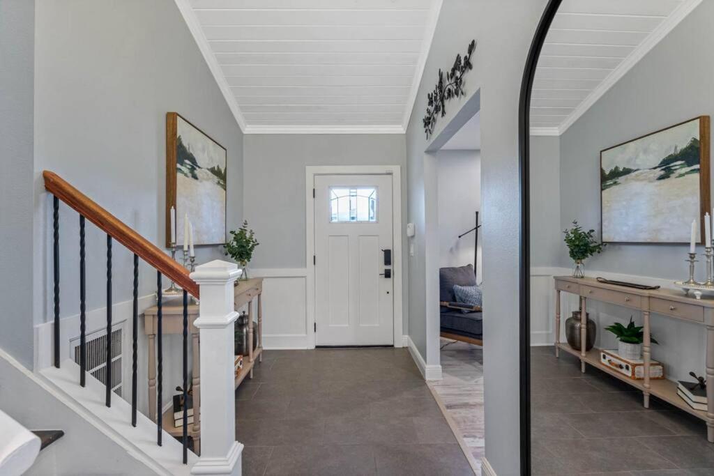 Clearwater 2 story pool home mins from the beach view 4