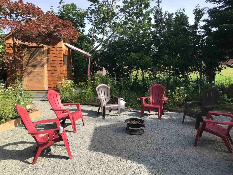 Parksville Vacations -  Secret Garden near the Beach  - Property Image 1