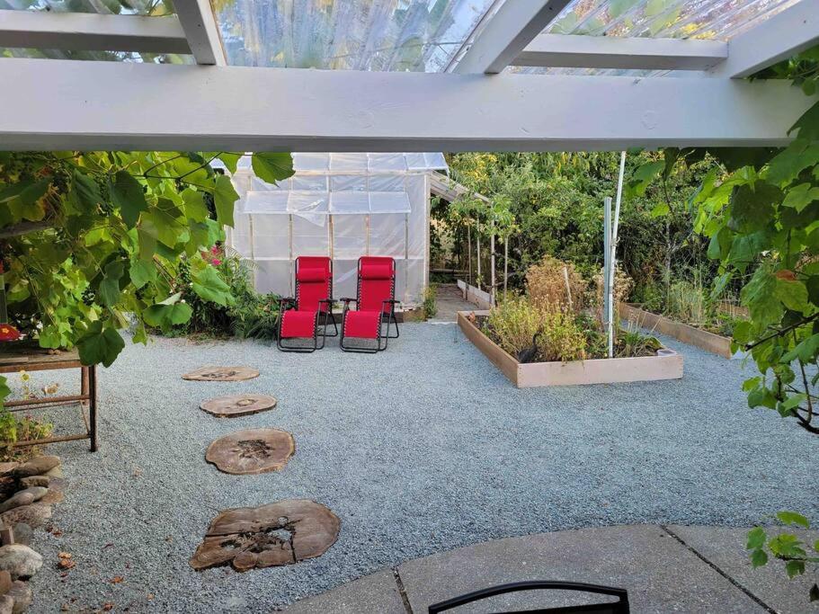 ~ Secret Garden near the Beach ~