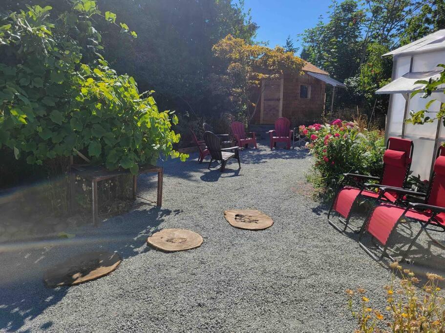 Parksville Vacations -  Secret Garden near the Beach  - Property Image 12