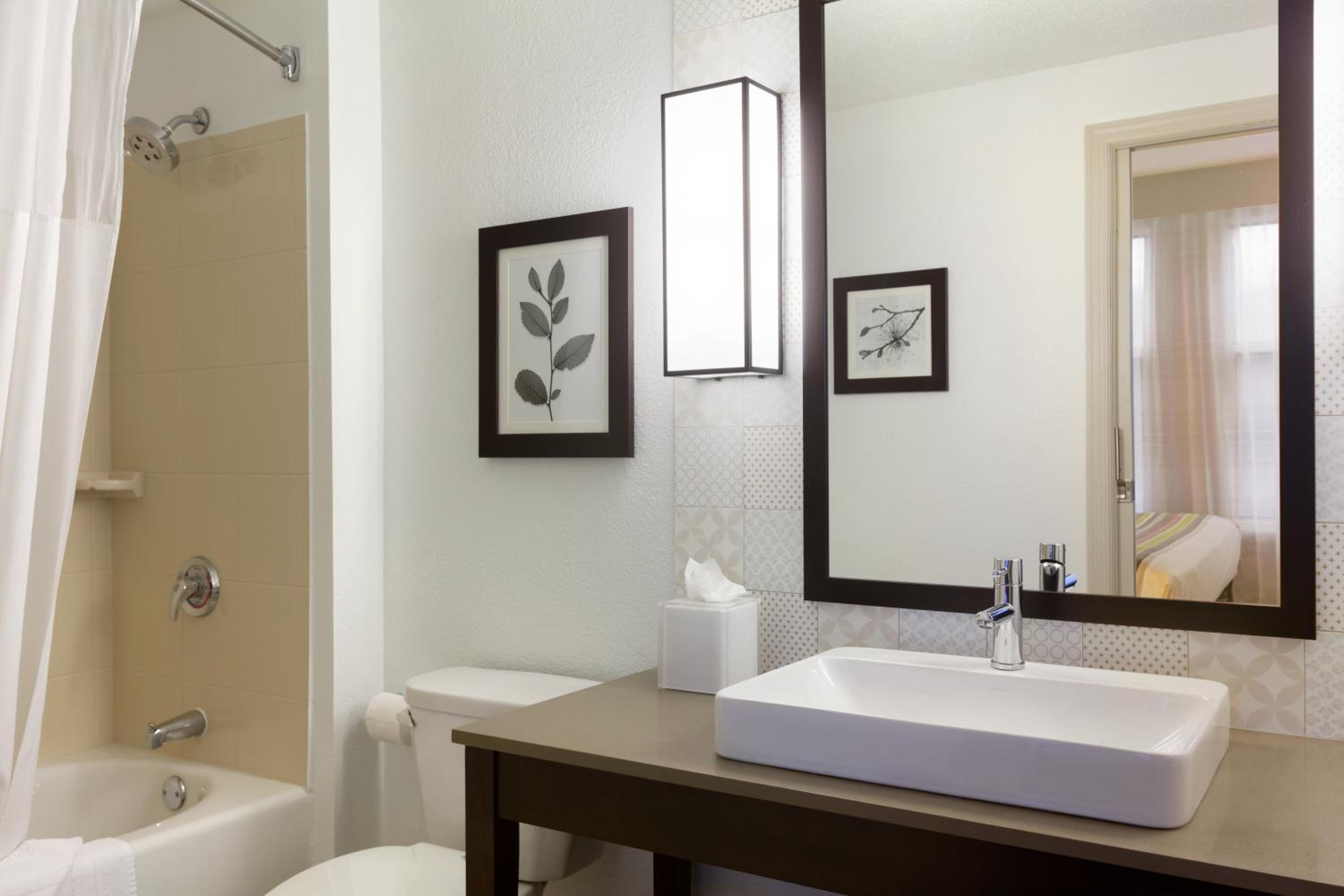 Plymouth Vacations - Country Inn Suites by Radisson, Minneapolis West, MN - Property Image 33